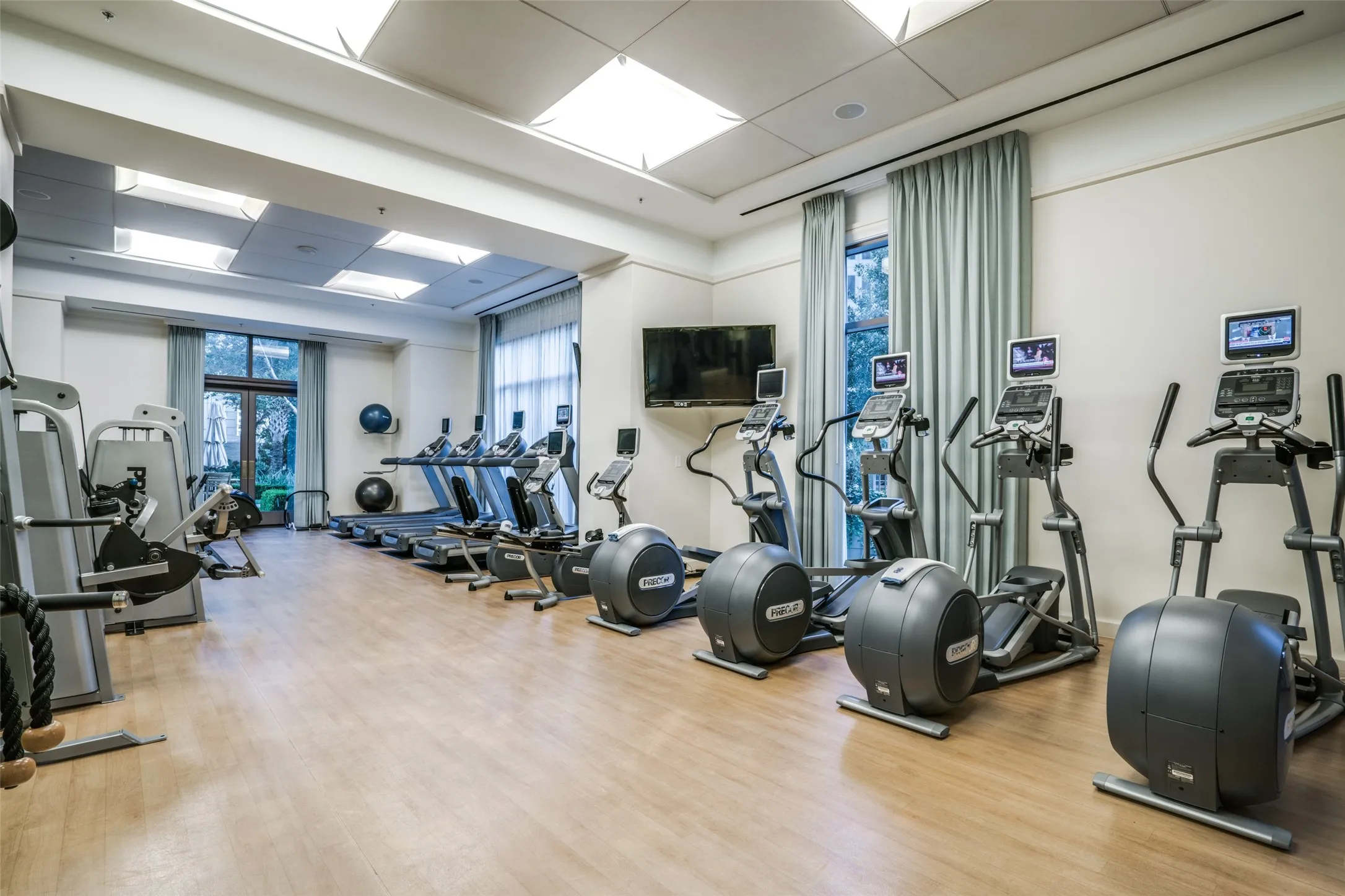 Condominium For Rent in Dallas County , 2555 N Pearl Street 2001, Dallas, Texas 75201, 2 Bedroom, 3 Bathroom, 2 Garage spaces, 2,647 Sqft, built in 2007, mls#21390177, Real Estate Agent in Dallas, Homes For Rent in Dallas county, Homes For Rent in Dallas, Realtor in Dallas Texas, Real Estate Brokerage Independent Realty Texas, Luminita Cordes Realtor