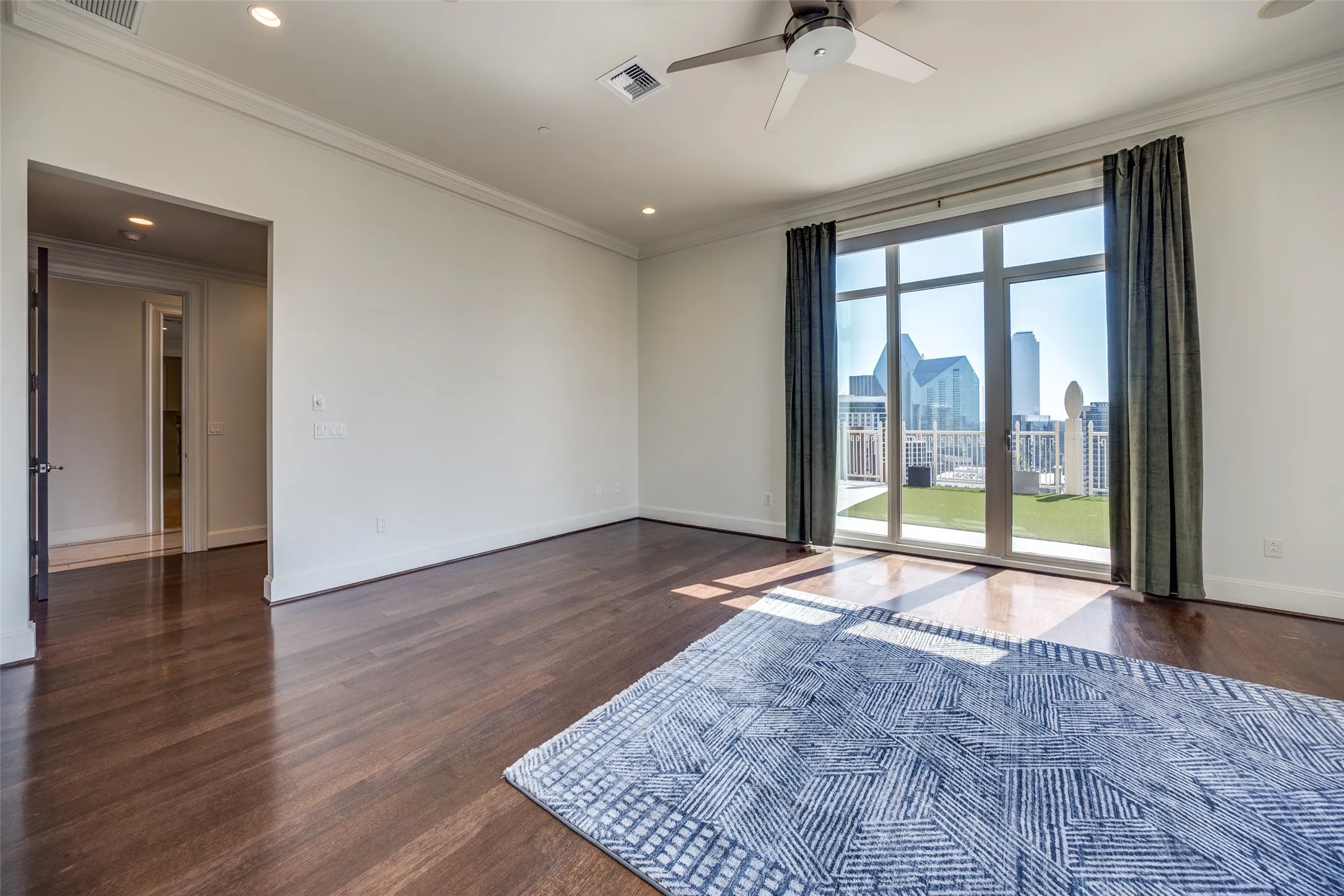 Condominium For Rent in Dallas County , 2555 N Pearl Street 2001, Dallas, Texas 75201, 2 Bedroom, 3 Bathroom, 2 Garage spaces, 2,647 Sqft, built in 2007, mls#21390177, Real Estate Agent in Dallas, Homes For Rent in Dallas county, Homes For Rent in Dallas, Realtor in Dallas Texas, Real Estate Brokerage Independent Realty Texas, Luminita Cordes Realtor