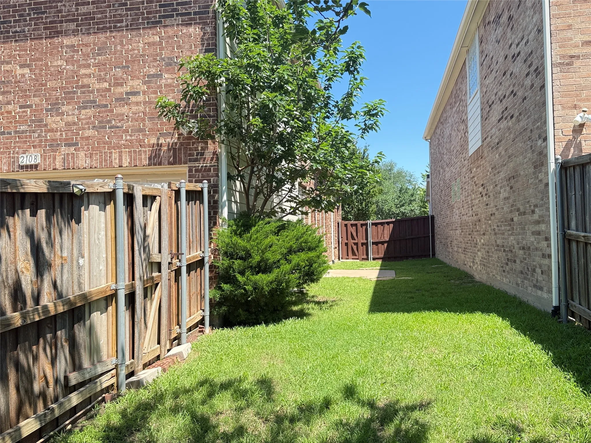 Single Family Residence For Rent in Collin County , 2108 Harris Place, Plano, Texas 75025, 3 Bedroom, 3 Bathroom, 2 Garage spaces, 2,072 Sqft, built in 2008, mls#21390196, Real Estate Agent in Plano, Homes For Rent in Collin county, Homes For Rent in Plano, Realtor in Plano Texas, Real Estate Brokerage Independent Realty Texas, Luminita Cordes Realtor