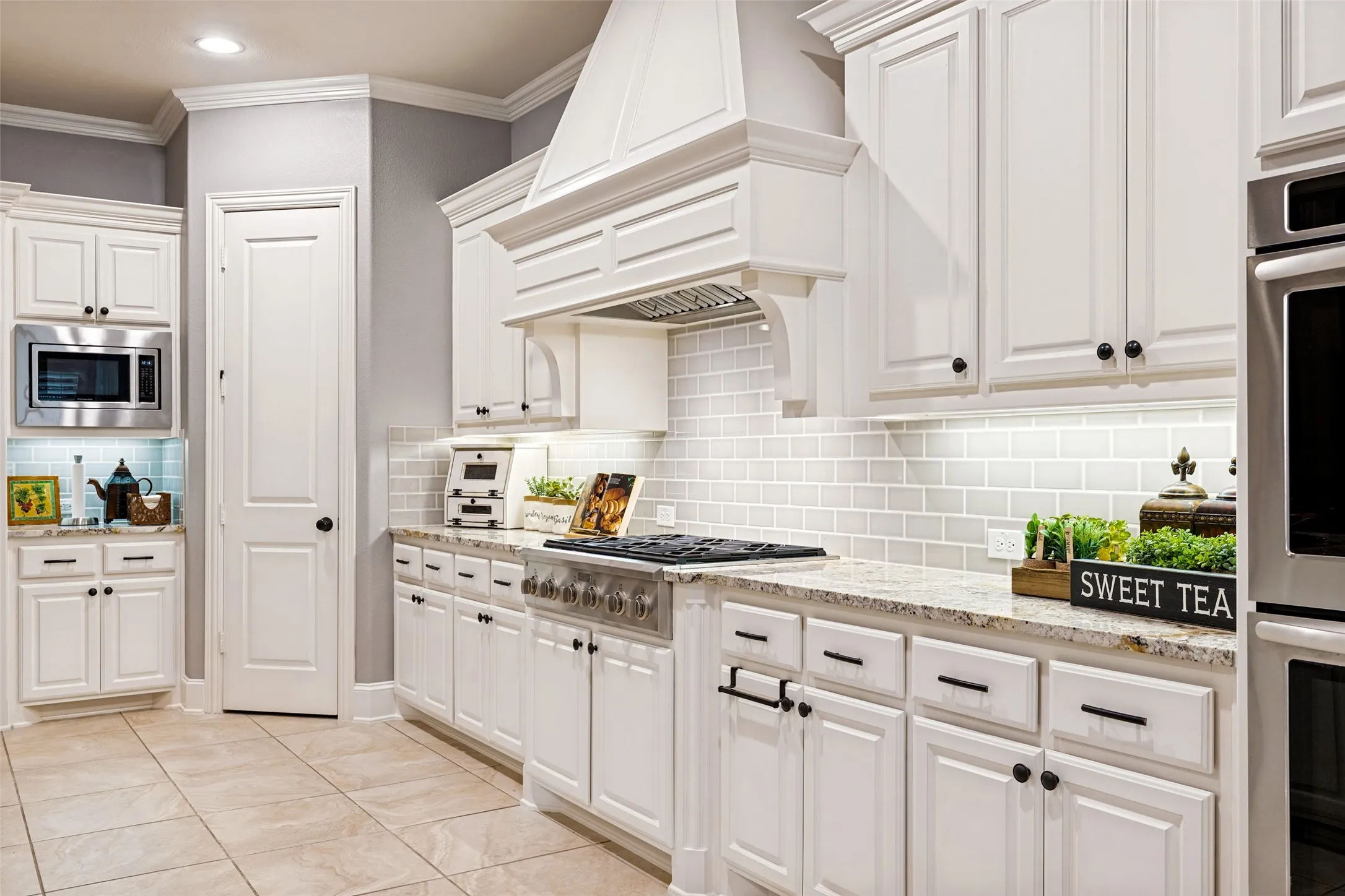 Single Family Residence For Sale in Denton County , 3120 Callander, The Colony, Texas 75056, 5 Bedroom, 6 Bathroom, 3 Garage spaces, 5,074 Sqft, built in 2013, mls#21383132, Real Estate Agent in The Colony, Homes For Sale in Denton county, Homes For Sale in The Colony, Realtor in The Colony Texas, Real Estate Brokerage Independent Realty Texas, Luminita Cordes Realtor