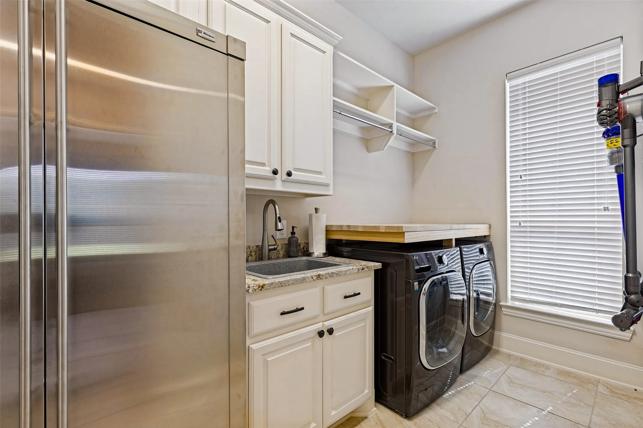 Single Family Residence For Sale in Denton County , 3120 Callander, The Colony, Texas 75056, 5 Bedroom, 6 Bathroom, 3 Garage spaces, 5,074 Sqft, built in 2013, mls#21383132, Real Estate Agent in The Colony, Homes For Sale in Denton county, Homes For Sale in The Colony, Realtor in The Colony Texas, Real Estate Brokerage Independent Realty Texas, Luminita Cordes Realtor