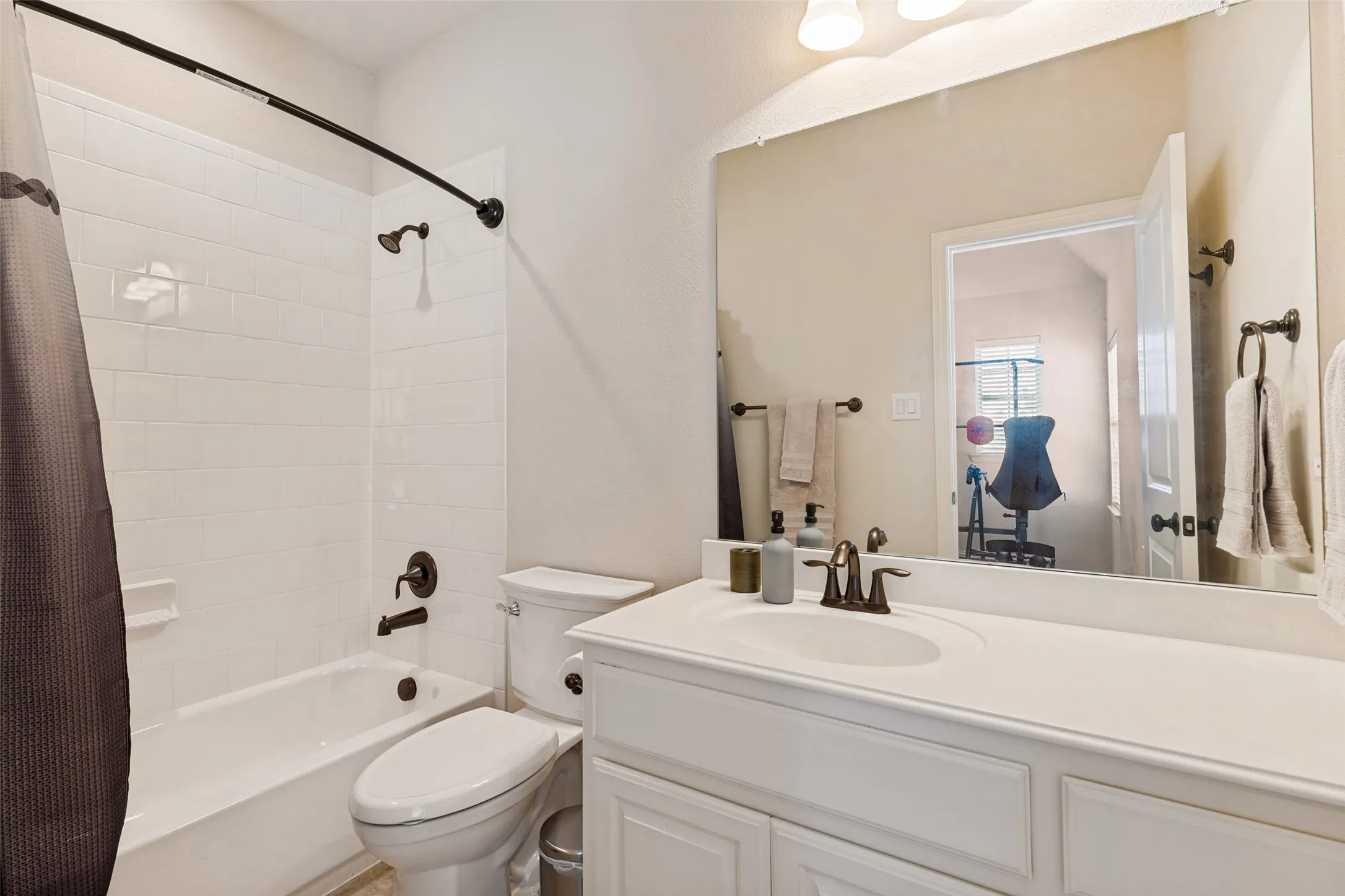En-suite bathroom 4