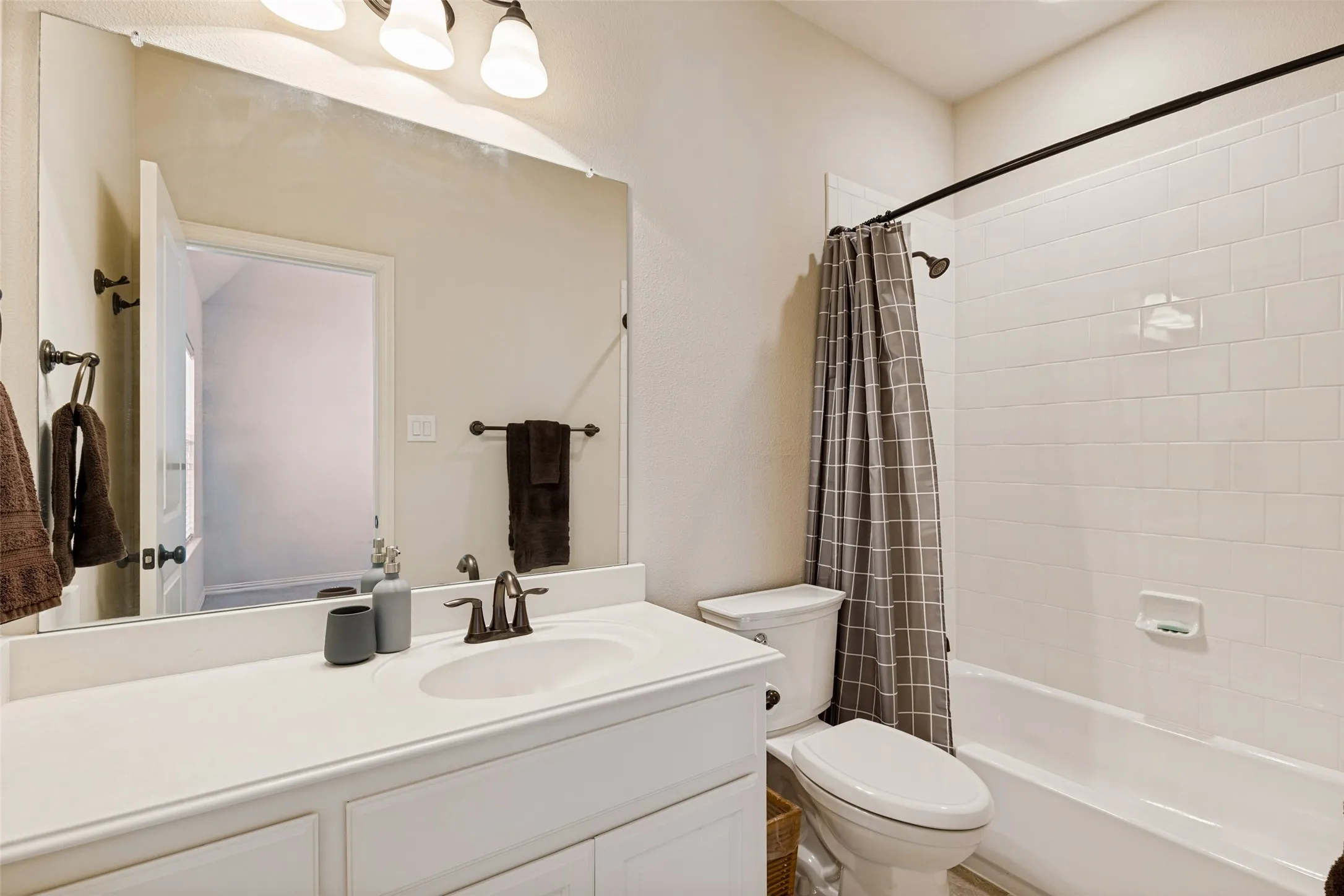 En-suite bathroom 3