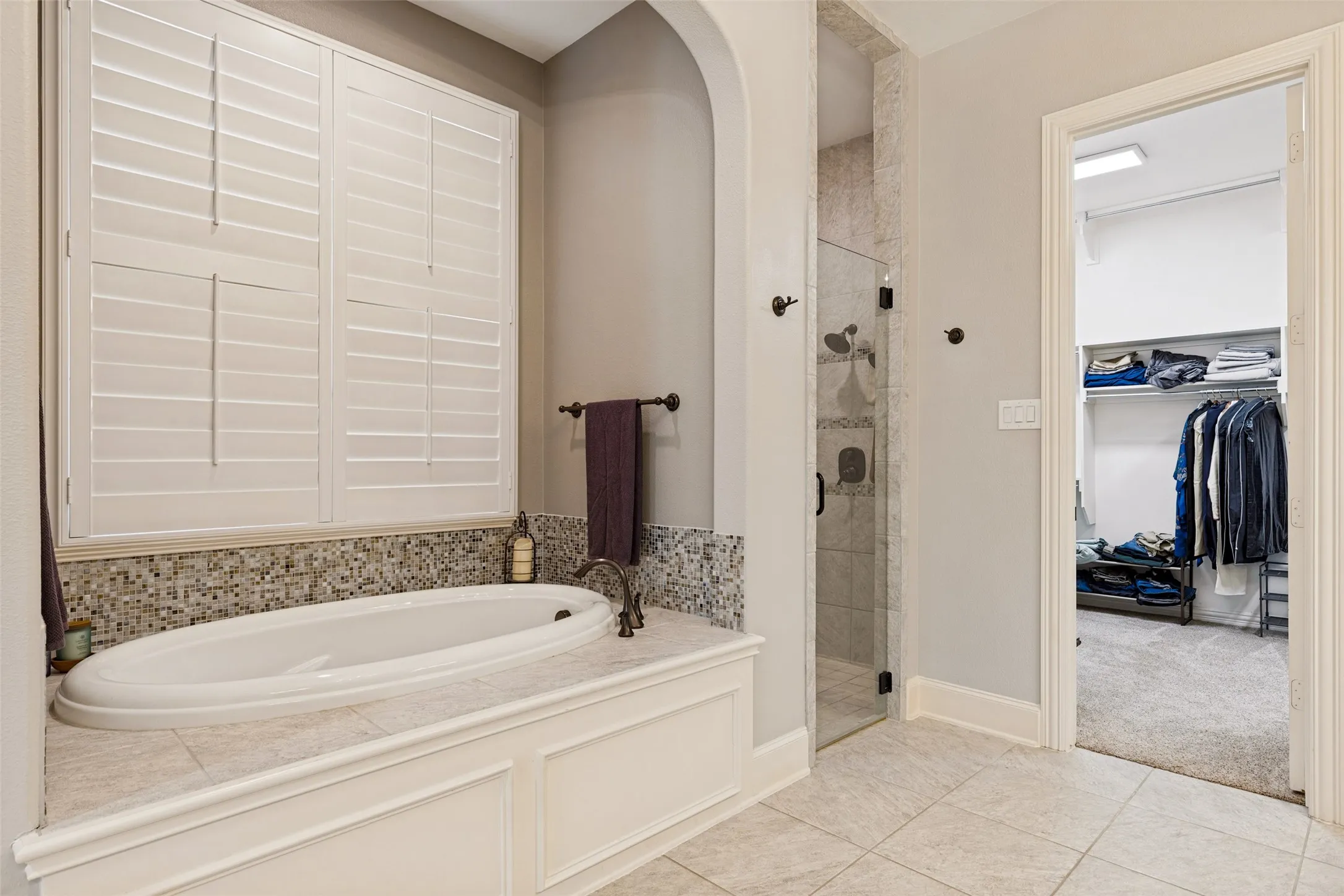 Single Family Residence For Sale in Denton County , 3120 Callander, The Colony, Texas 75056, 5 Bedroom, 6 Bathroom, 3 Garage spaces, 5,074 Sqft, built in 2013, mls#21383132, Real Estate Agent in The Colony, Homes For Sale in Denton county, Homes For Sale in The Colony, Realtor in The Colony Texas, Real Estate Brokerage Independent Realty Texas, Luminita Cordes Realtor