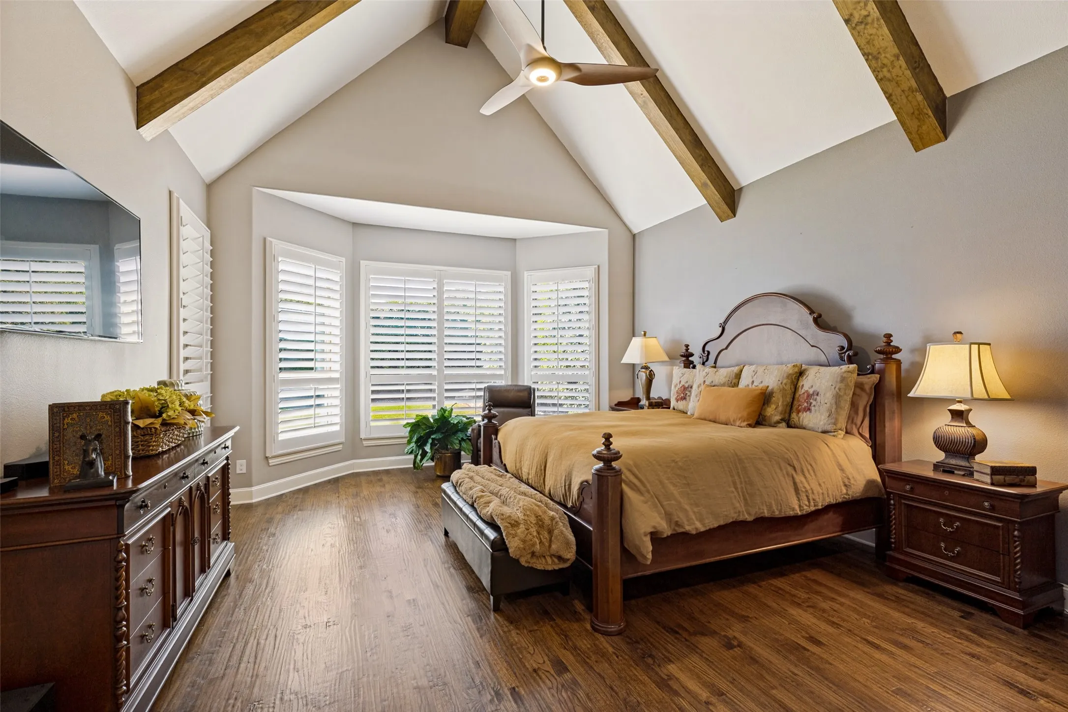 Single Family Residence For Sale in Denton County , 3120 Callander, The Colony, Texas 75056, 5 Bedroom, 6 Bathroom, 3 Garage spaces, 5,074 Sqft, built in 2013, mls#21383132, Real Estate Agent in The Colony, Homes For Sale in Denton county, Homes For Sale in The Colony, Realtor in The Colony Texas, Real Estate Brokerage Independent Realty Texas, Luminita Cordes Realtor