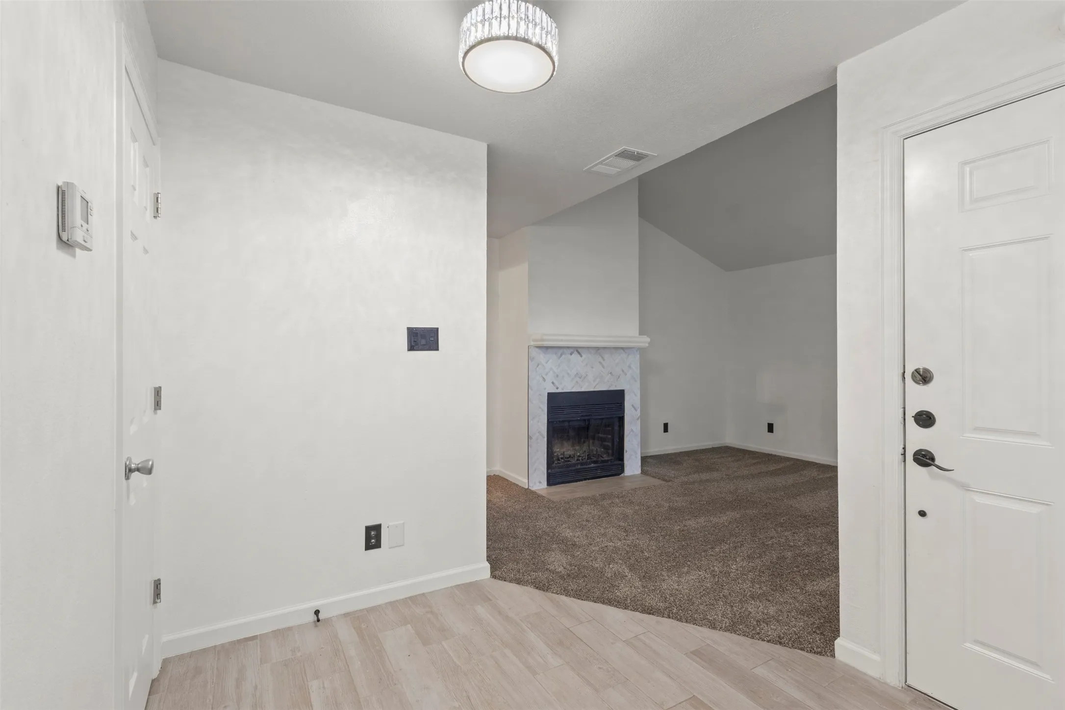 Condominium For Sale in Tarrant County , 1424 Meadowood Village Drive, Fort Worth, Texas 76120, 1 Bedroom, 2 Bathroom, Garage spaces, 734 Sqft, built in 1984, mls#21388253, Real Estate Agent in Fort Worth, Homes For Sale in Tarrant county, Homes For Sale in Fort Worth, Realtor in Fort Worth Texas, Real Estate Brokerage Independent Realty Texas, Luminita Cordes Realtor