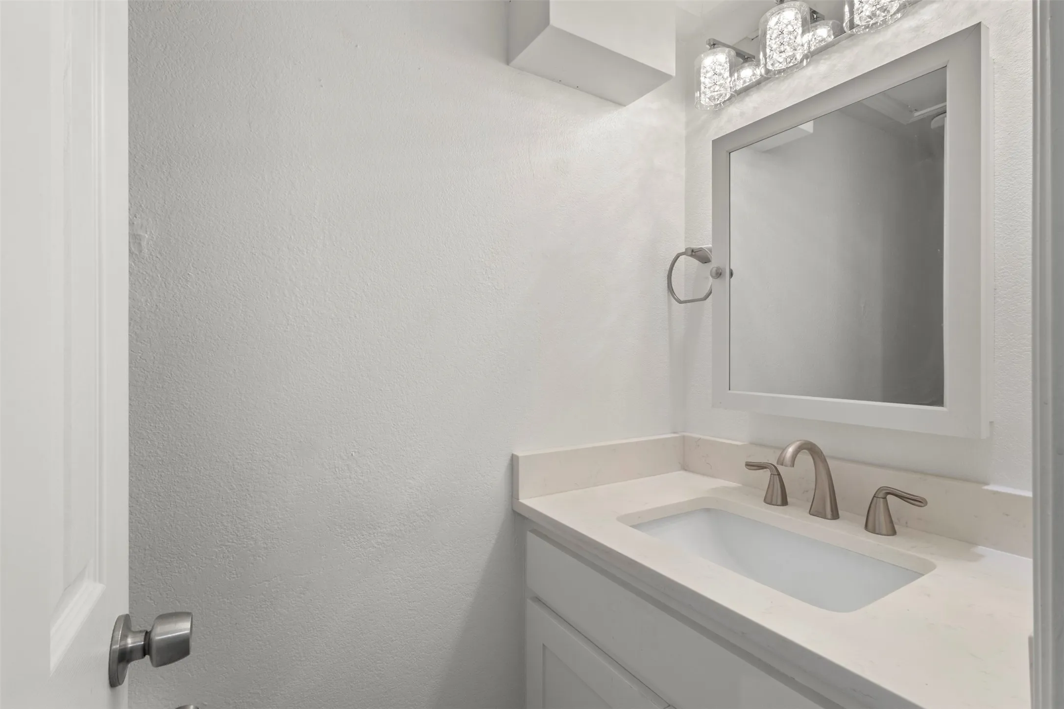 Condominium For Sale in Tarrant County , 1424 Meadowood Village Drive, Fort Worth, Texas 76120, 1 Bedroom, 2 Bathroom, Garage spaces, 734 Sqft, built in 1984, mls#21388253, Real Estate Agent in Fort Worth, Homes For Sale in Tarrant county, Homes For Sale in Fort Worth, Realtor in Fort Worth Texas, Real Estate Brokerage Independent Realty Texas, Luminita Cordes Realtor