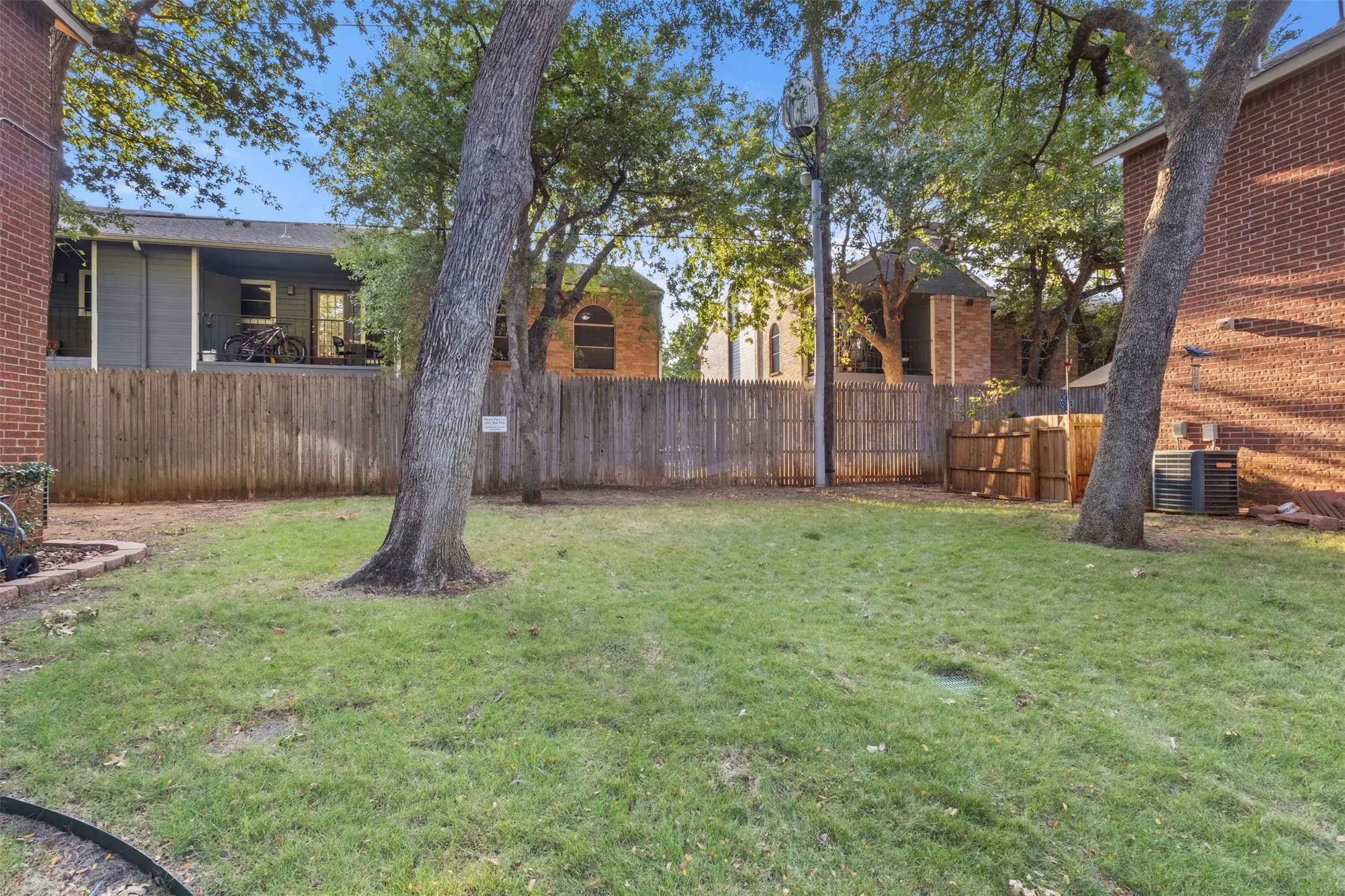 Condominium For Sale in Tarrant County , 1424 Meadowood Village Drive, Fort Worth, Texas 76120, 1 Bedroom, 2 Bathroom, Garage spaces, 734 Sqft, built in 1984, mls#21388253, Real Estate Agent in Fort Worth, Homes For Sale in Tarrant county, Homes For Sale in Fort Worth, Realtor in Fort Worth Texas, Real Estate Brokerage Independent Realty Texas, Luminita Cordes Realtor