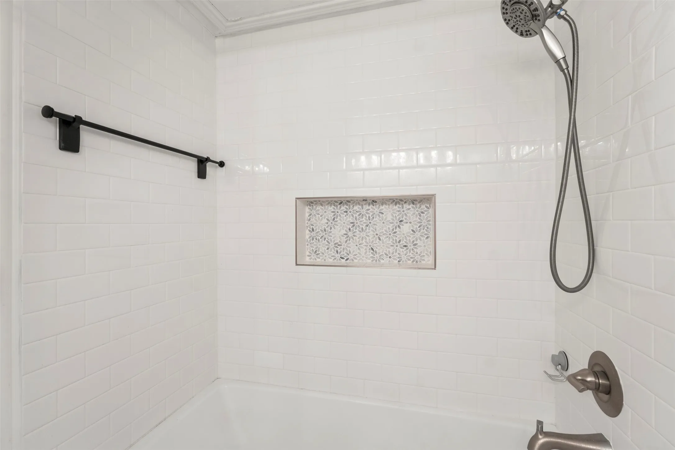 Condominium For Sale in Tarrant County , 1424 Meadowood Village Drive, Fort Worth, Texas 76120, 1 Bedroom, 2 Bathroom, Garage spaces, 734 Sqft, built in 1984, mls#21388253, Real Estate Agent in Fort Worth, Homes For Sale in Tarrant county, Homes For Sale in Fort Worth, Realtor in Fort Worth Texas, Real Estate Brokerage Independent Realty Texas, Luminita Cordes Realtor