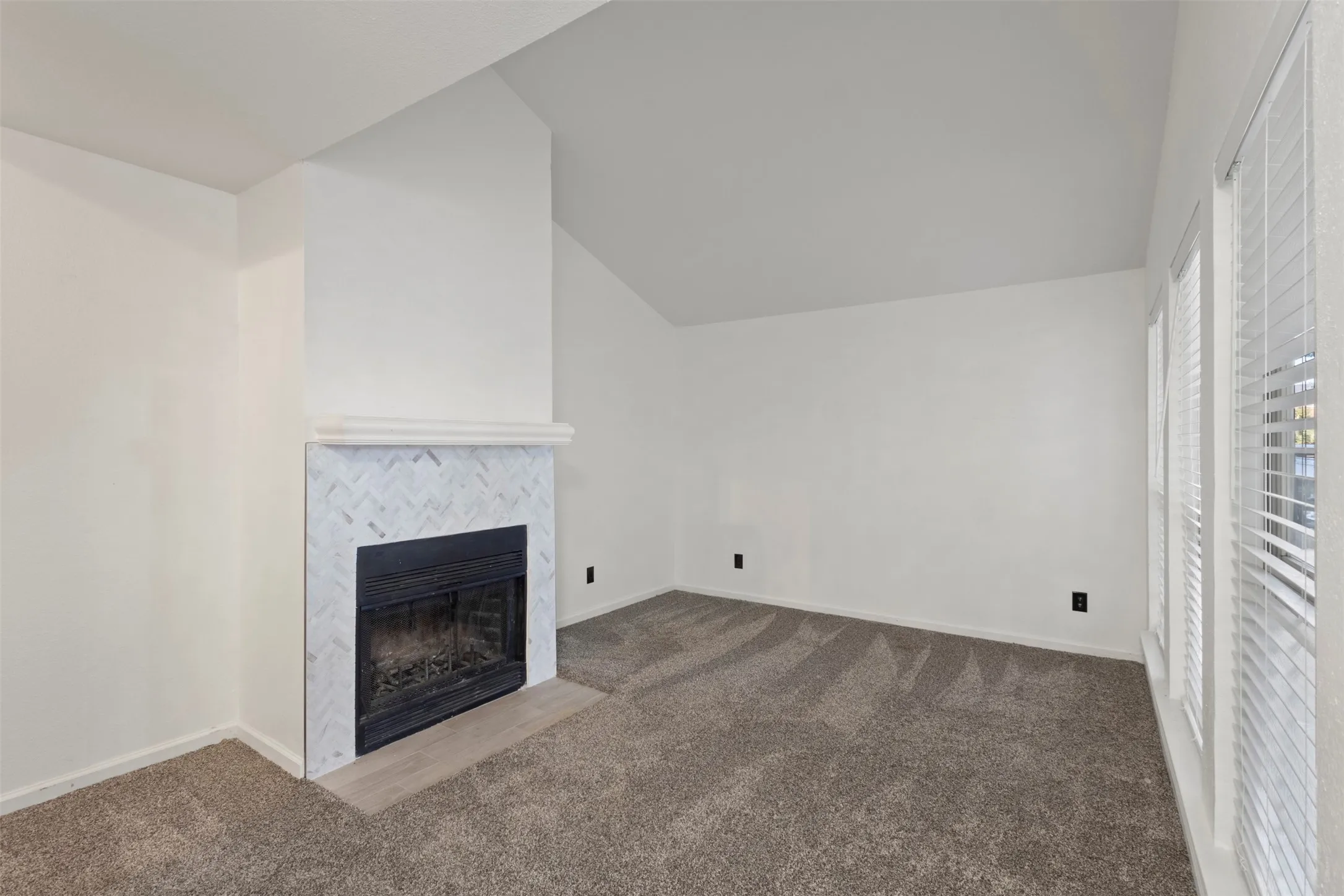 Condominium For Sale in Tarrant County , 1424 Meadowood Village Drive, Fort Worth, Texas 76120, 1 Bedroom, 2 Bathroom, Garage spaces, 734 Sqft, built in 1984, mls#21388253, Real Estate Agent in Fort Worth, Homes For Sale in Tarrant county, Homes For Sale in Fort Worth, Realtor in Fort Worth Texas, Real Estate Brokerage Independent Realty Texas, Luminita Cordes Realtor