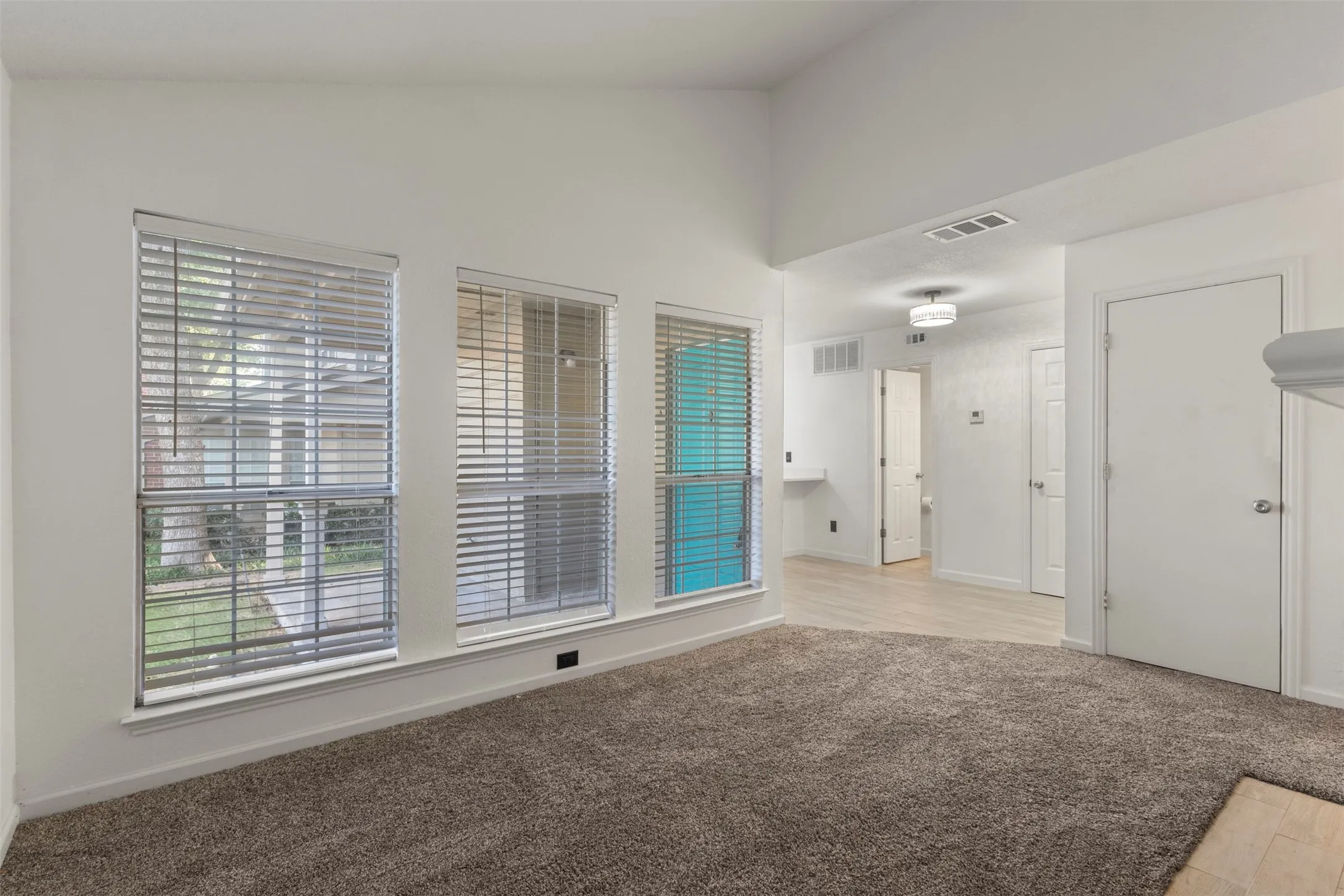 Condominium For Sale in Tarrant County , 1424 Meadowood Village Drive, Fort Worth, Texas 76120, 1 Bedroom, 2 Bathroom, Garage spaces, 734 Sqft, built in 1984, mls#21388253, Real Estate Agent in Fort Worth, Homes For Sale in Tarrant county, Homes For Sale in Fort Worth, Realtor in Fort Worth Texas, Real Estate Brokerage Independent Realty Texas, Luminita Cordes Realtor