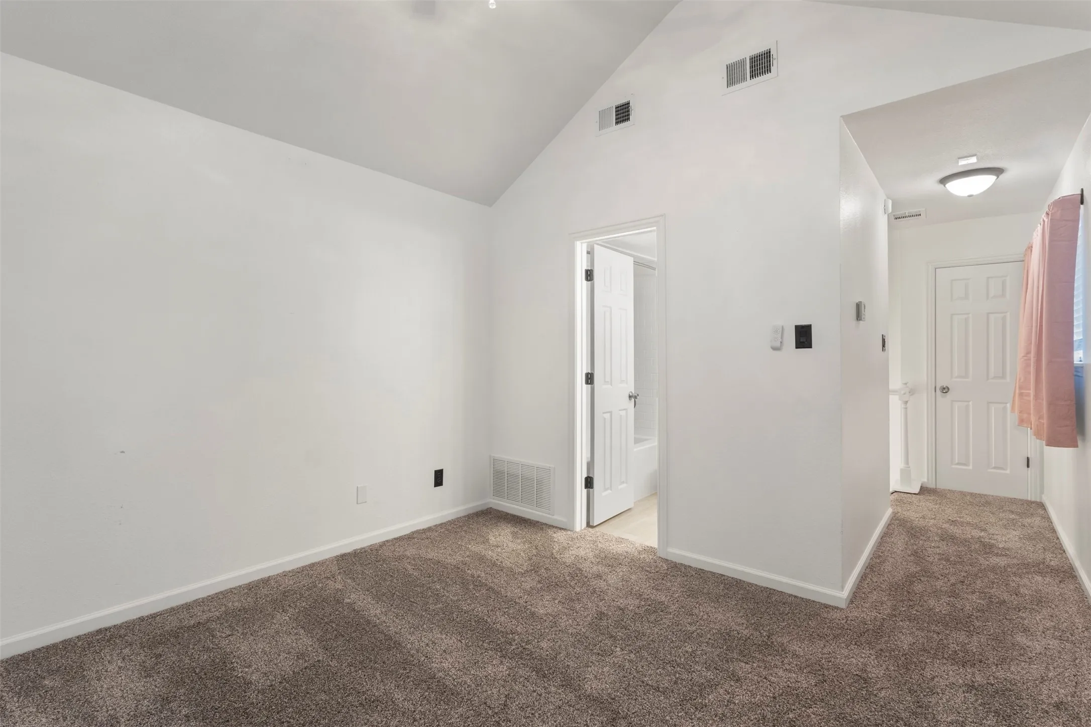 Condominium For Sale in Tarrant County , 1424 Meadowood Village Drive, Fort Worth, Texas 76120, 1 Bedroom, 2 Bathroom, Garage spaces, 734 Sqft, built in 1984, mls#21388253, Real Estate Agent in Fort Worth, Homes For Sale in Tarrant county, Homes For Sale in Fort Worth, Realtor in Fort Worth Texas, Real Estate Brokerage Independent Realty Texas, Luminita Cordes Realtor