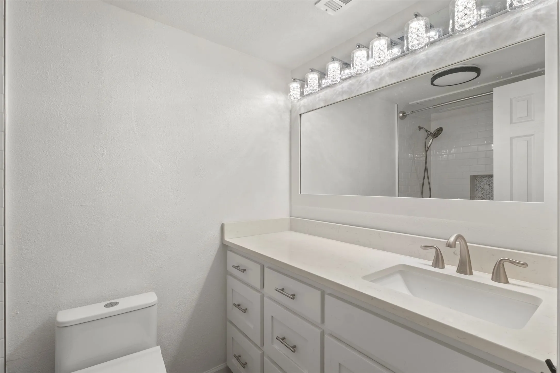 Condominium For Sale in Tarrant County , 1424 Meadowood Village Drive, Fort Worth, Texas 76120, 1 Bedroom, 2 Bathroom, Garage spaces, 734 Sqft, built in 1984, mls#21388253, Real Estate Agent in Fort Worth, Homes For Sale in Tarrant county, Homes For Sale in Fort Worth, Realtor in Fort Worth Texas, Real Estate Brokerage Independent Realty Texas, Luminita Cordes Realtor
