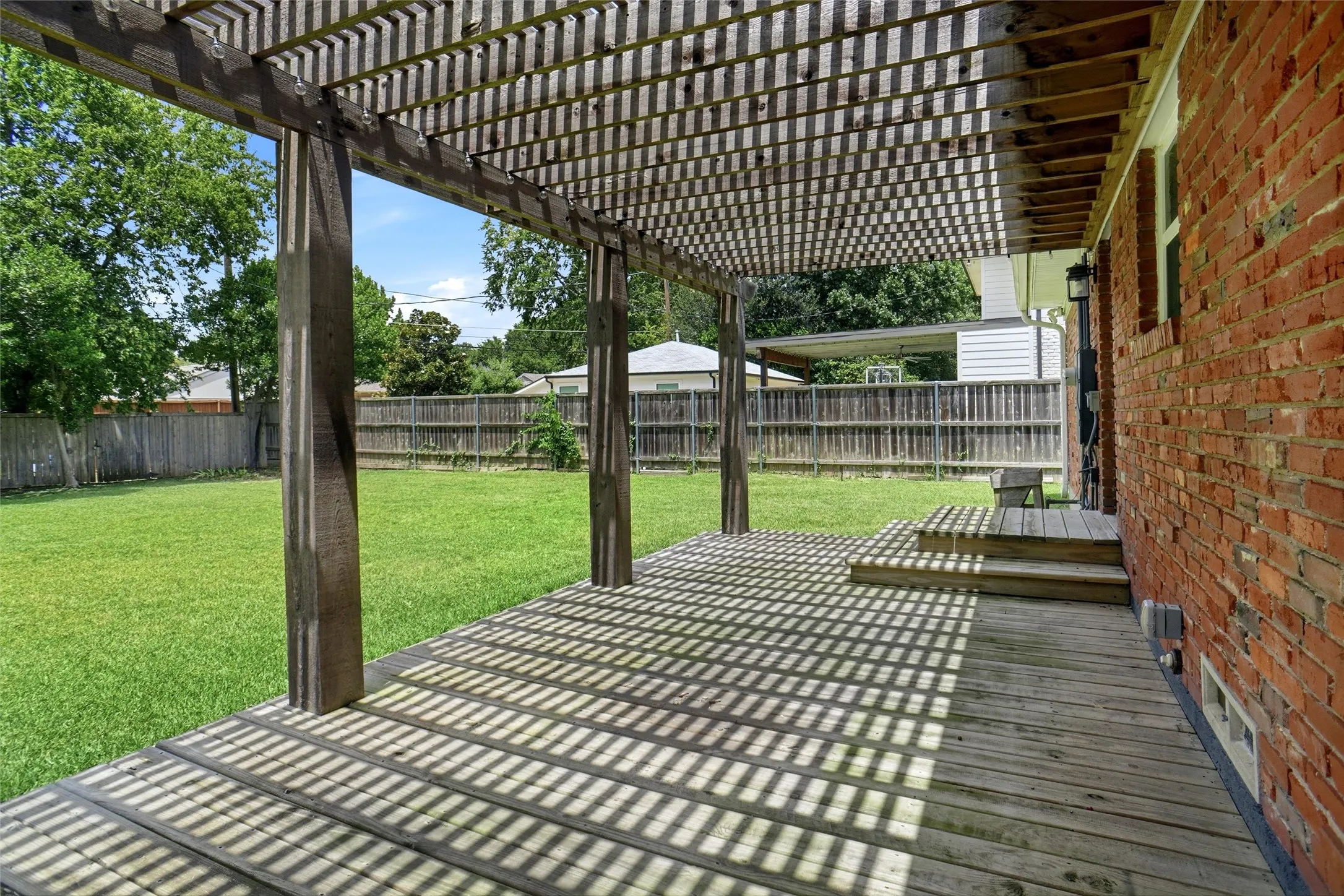 Single Family Residence For Sale in Dallas County , 3975 Clover Lane, Dallas, Texas 75220, 3 Bedroom, 2 Bathroom, 2 Garage spaces, 1,486 Sqft, built in 1952, mls#21390206, Real Estate Agent in Dallas, Homes For Sale in Dallas county, Homes For Sale in Dallas, Realtor in Dallas Texas, Real Estate Brokerage Independent Realty Texas, Luminita Cordes Realtor