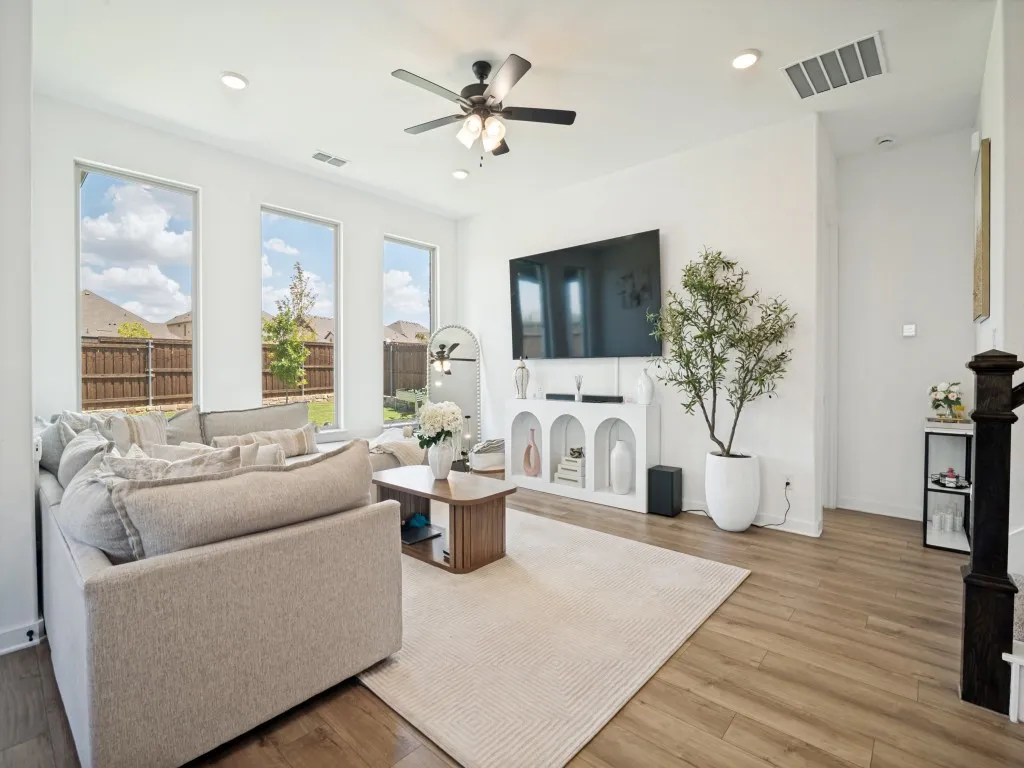 Single Family Residence For Rent in Collin County , 733 Grand Dale Drive, Lavon, Texas 75166, 4 Bedroom, 3 Bathroom, 2 Garage spaces, 2,714 Sqft, built in 2024, mls#21389491, Real Estate Agent in Lavon, Homes For Rent in Collin county, Homes For Rent in Lavon, Realtor in Lavon Texas, Real Estate Brokerage Independent Realty Texas, Luminita Cordes Realtor