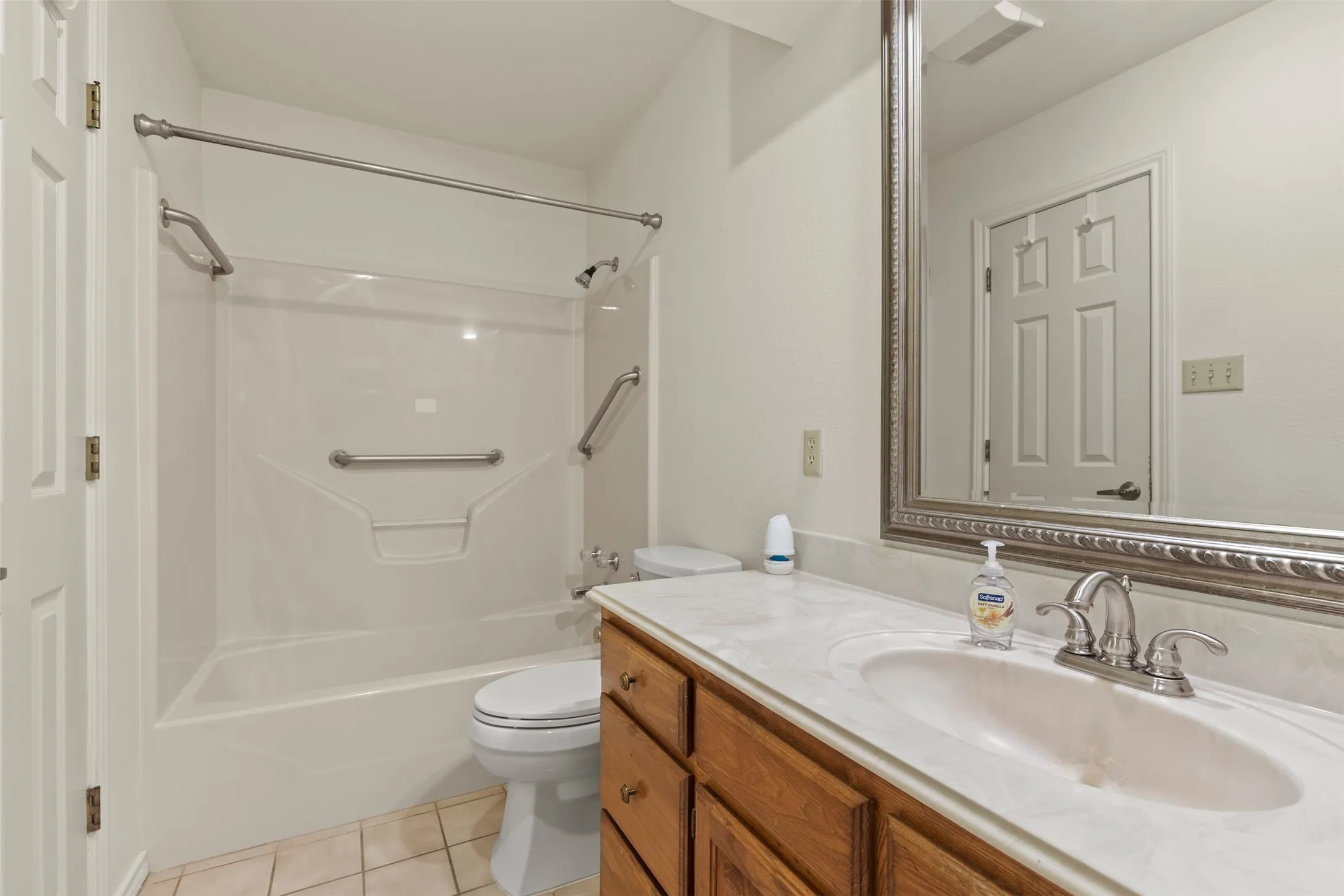 Townhouse For Sale in Grayson County , 14 Village Green Court, Denison, Texas 75020, 3 Bedroom, 3 Bathroom, 2 Garage spaces, 1,578 Sqft, built in 1991, mls#21378952, Real Estate Agent in Denison, Homes For Sale in Grayson county, Homes For Sale in Denison, Realtor in Denison Texas, Real Estate Brokerage Independent Realty Texas, Luminita Cordes Realtor