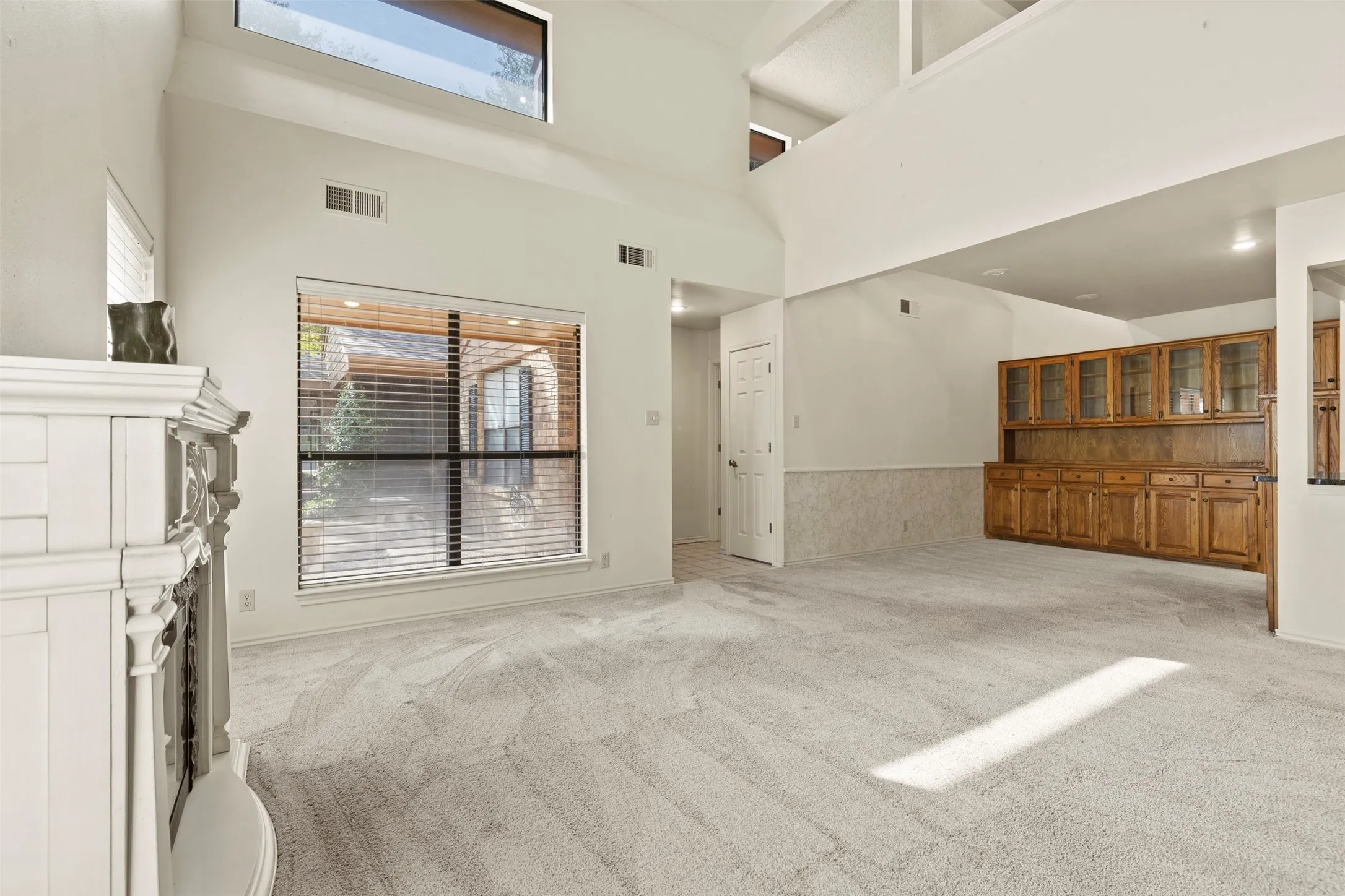 Townhouse For Sale in Grayson County , 14 Village Green Court, Denison, Texas 75020, 3 Bedroom, 3 Bathroom, 2 Garage spaces, 1,578 Sqft, built in 1991, mls#21378952, Real Estate Agent in Denison, Homes For Sale in Grayson county, Homes For Sale in Denison, Realtor in Denison Texas, Real Estate Brokerage Independent Realty Texas, Luminita Cordes Realtor