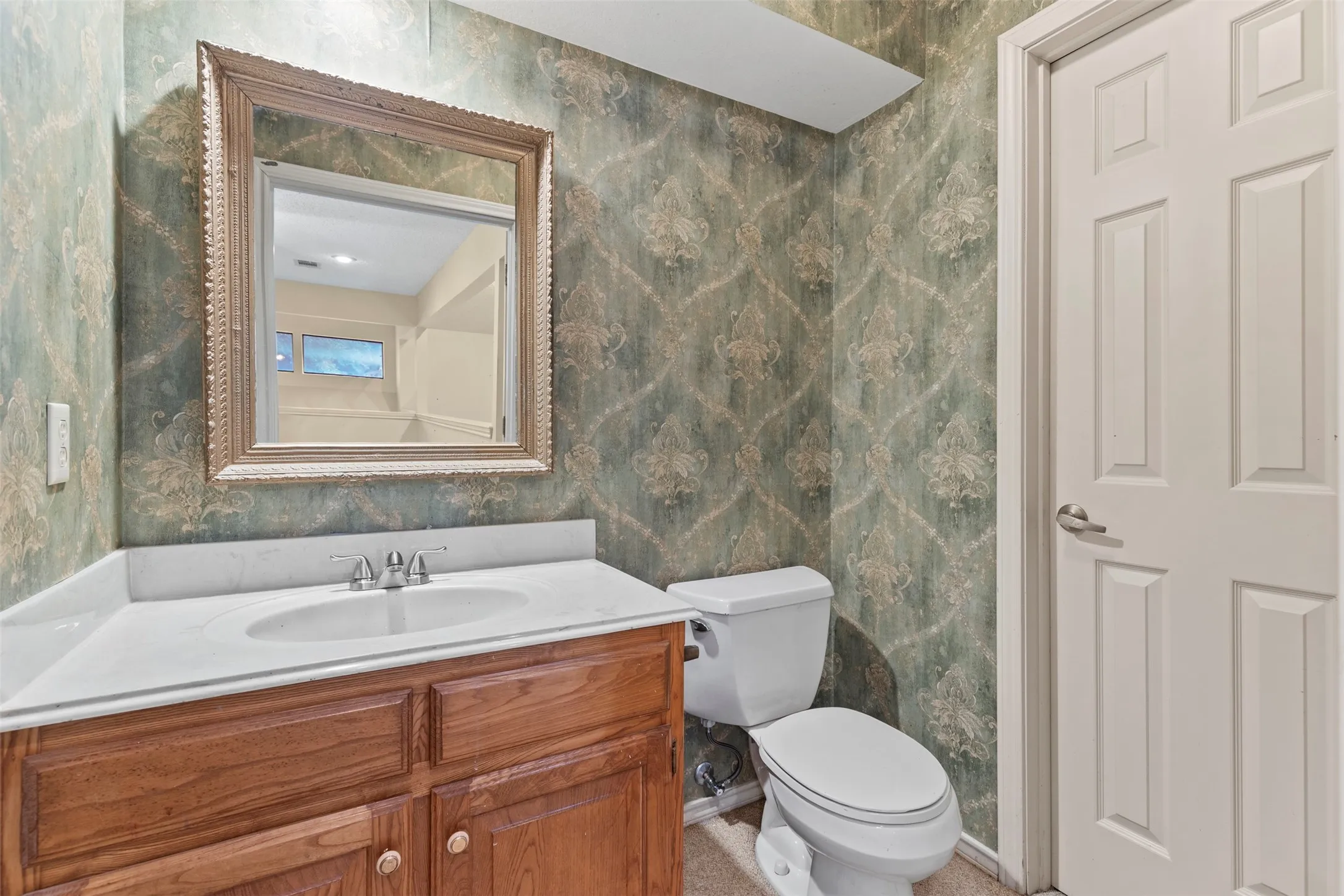 Townhouse For Sale in Grayson County , 14 Village Green Court, Denison, Texas 75020, 3 Bedroom, 3 Bathroom, 2 Garage spaces, 1,578 Sqft, built in 1991, mls#21378952, Real Estate Agent in Denison, Homes For Sale in Grayson county, Homes For Sale in Denison, Realtor in Denison Texas, Real Estate Brokerage Independent Realty Texas, Luminita Cordes Realtor