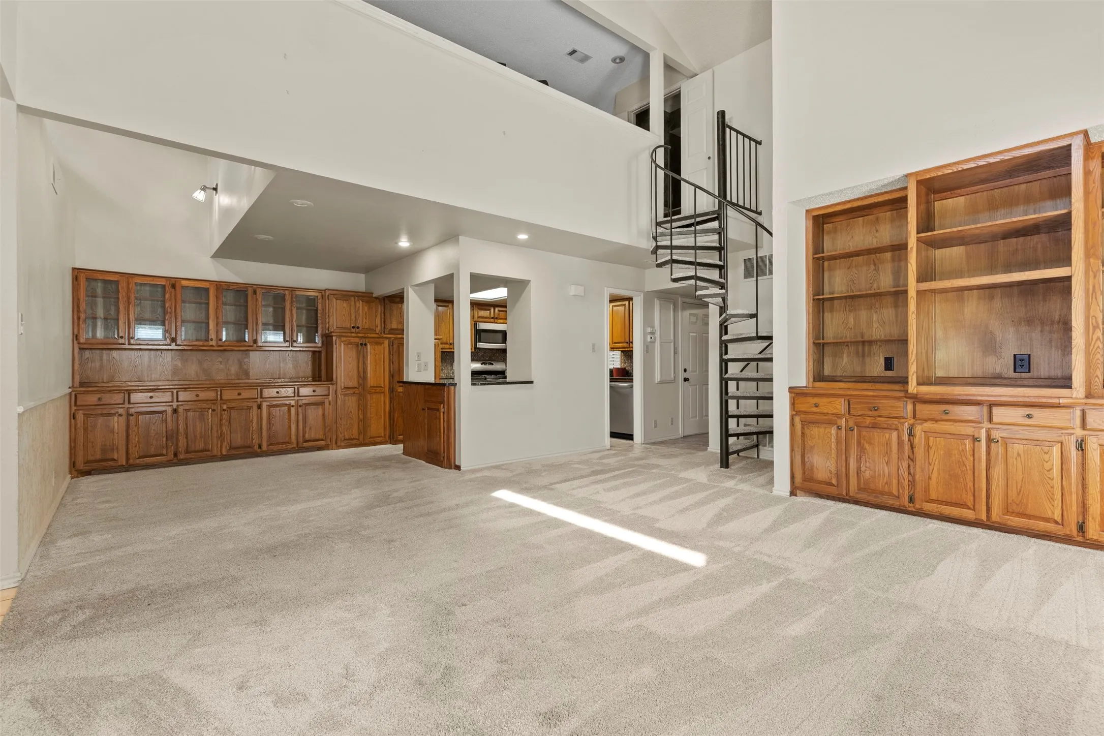 Townhouse For Sale in Grayson County , 14 Village Green Court, Denison, Texas 75020, 3 Bedroom, 3 Bathroom, 2 Garage spaces, 1,578 Sqft, built in 1991, mls#21378952, Real Estate Agent in Denison, Homes For Sale in Grayson county, Homes For Sale in Denison, Realtor in Denison Texas, Real Estate Brokerage Independent Realty Texas, Luminita Cordes Realtor