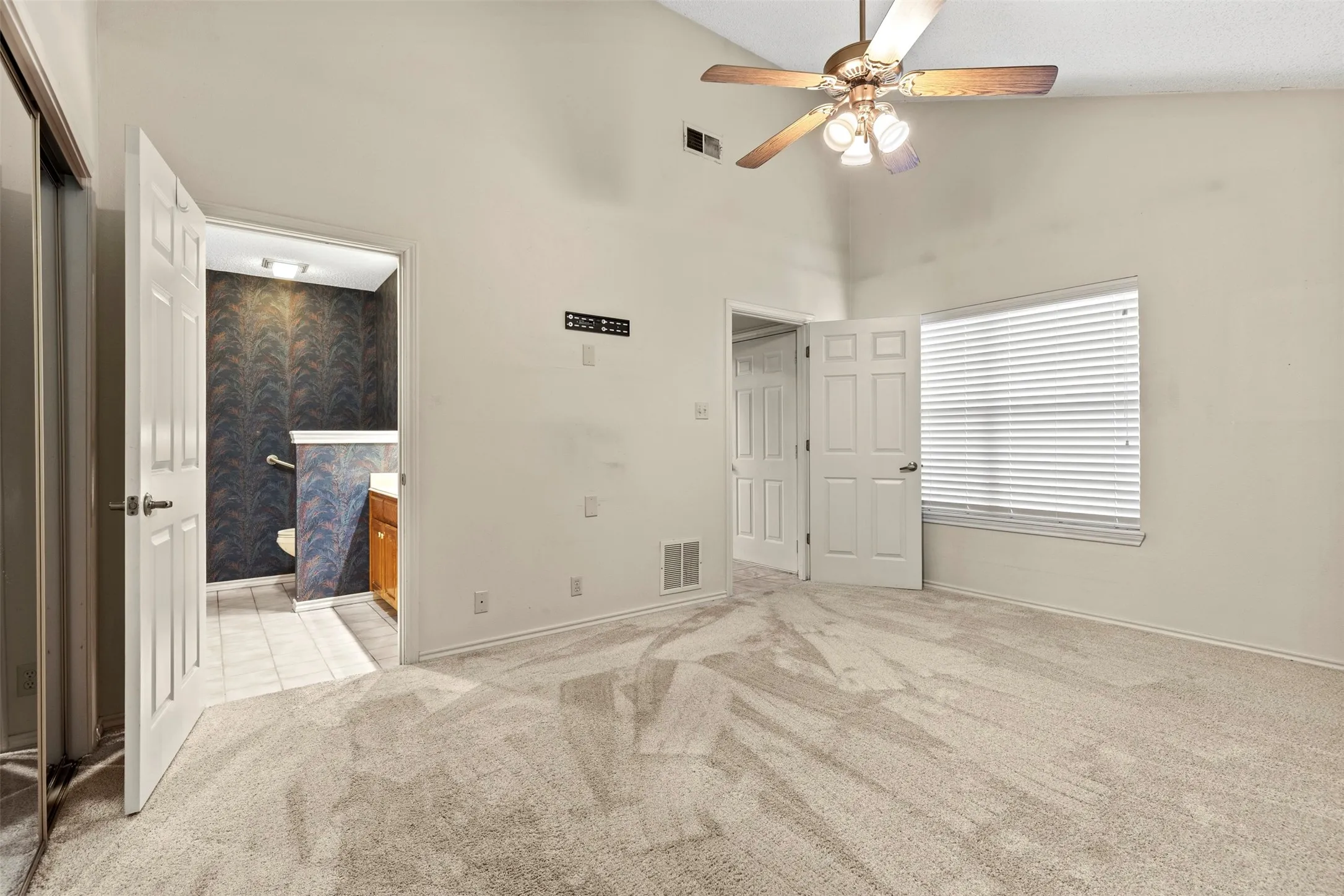 Townhouse For Sale in Grayson County , 14 Village Green Court, Denison, Texas 75020, 3 Bedroom, 3 Bathroom, 2 Garage spaces, 1,578 Sqft, built in 1991, mls#21378952, Real Estate Agent in Denison, Homes For Sale in Grayson county, Homes For Sale in Denison, Realtor in Denison Texas, Real Estate Brokerage Independent Realty Texas, Luminita Cordes Realtor