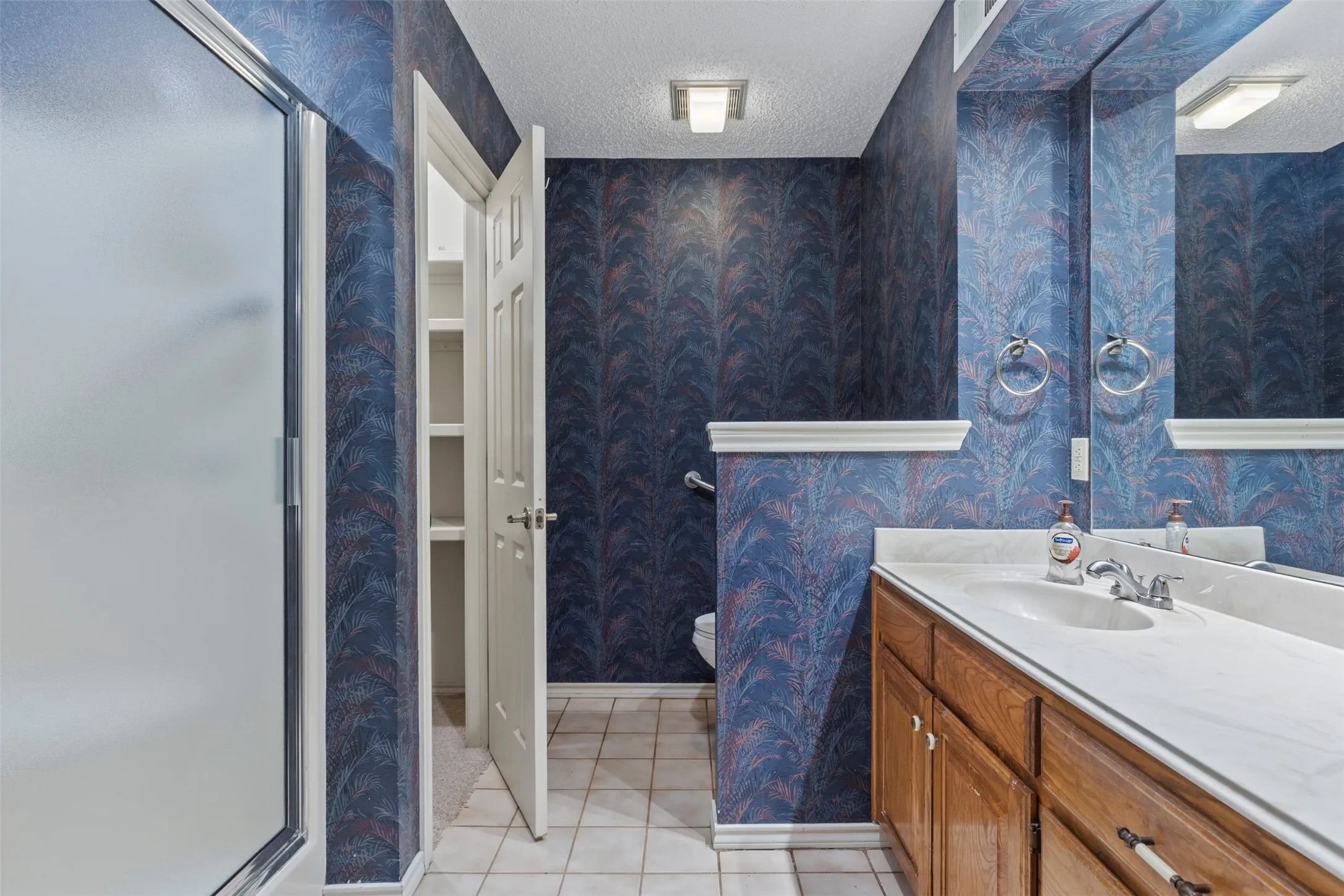 Townhouse For Sale in Grayson County , 14 Village Green Court, Denison, Texas 75020, 3 Bedroom, 3 Bathroom, 2 Garage spaces, 1,578 Sqft, built in 1991, mls#21378952, Real Estate Agent in Denison, Homes For Sale in Grayson county, Homes For Sale in Denison, Realtor in Denison Texas, Real Estate Brokerage Independent Realty Texas, Luminita Cordes Realtor