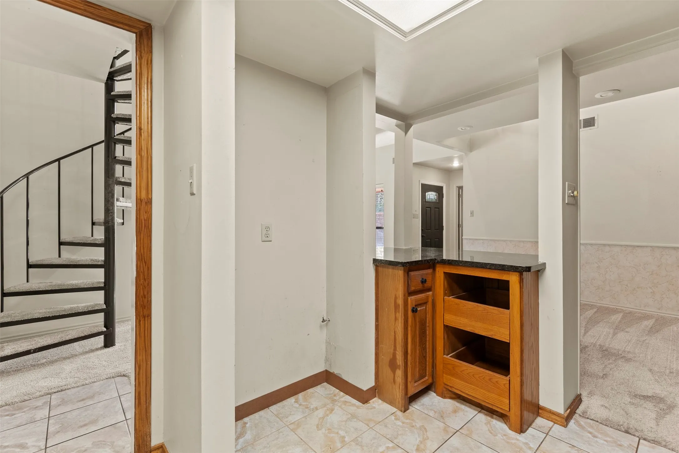 Townhouse For Sale in Grayson County , 14 Village Green Court, Denison, Texas 75020, 3 Bedroom, 3 Bathroom, 2 Garage spaces, 1,578 Sqft, built in 1991, mls#21378952, Real Estate Agent in Denison, Homes For Sale in Grayson county, Homes For Sale in Denison, Realtor in Denison Texas, Real Estate Brokerage Independent Realty Texas, Luminita Cordes Realtor
