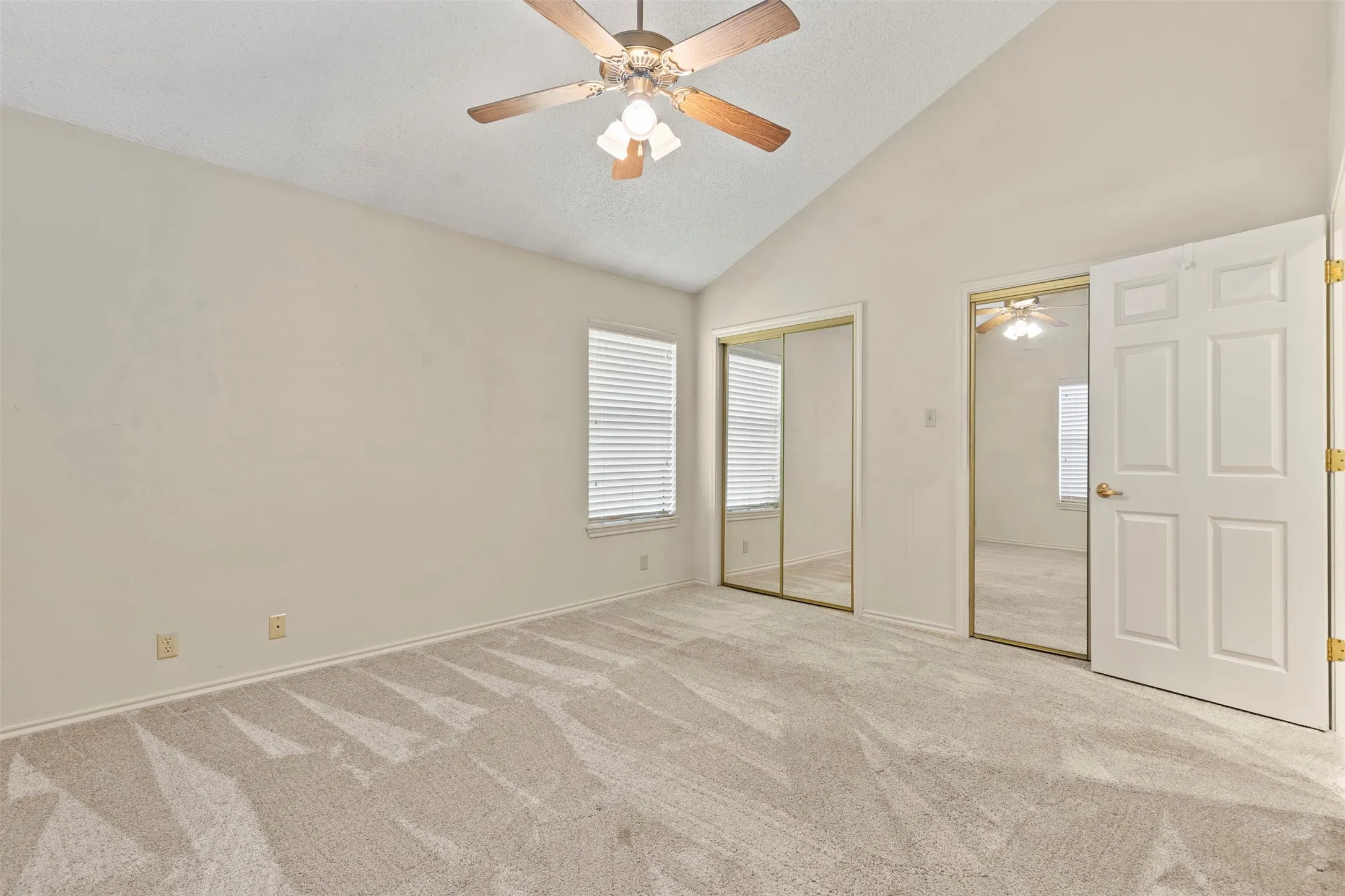 Townhouse For Sale in Grayson County , 14 Village Green Court, Denison, Texas 75020, 3 Bedroom, 3 Bathroom, 2 Garage spaces, 1,578 Sqft, built in 1991, mls#21378952, Real Estate Agent in Denison, Homes For Sale in Grayson county, Homes For Sale in Denison, Realtor in Denison Texas, Real Estate Brokerage Independent Realty Texas, Luminita Cordes Realtor
