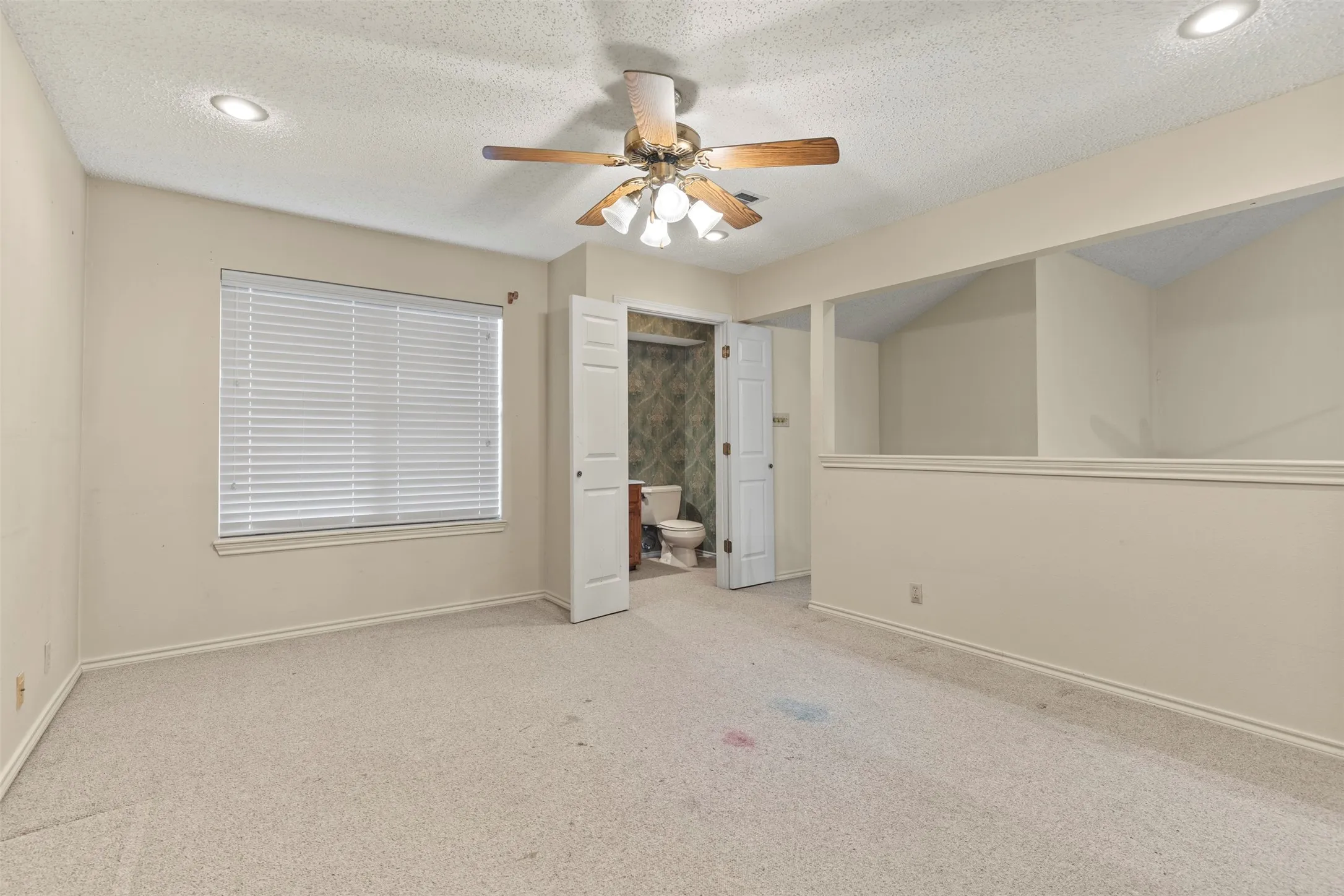 Townhouse For Sale in Grayson County , 14 Village Green Court, Denison, Texas 75020, 3 Bedroom, 3 Bathroom, 2 Garage spaces, 1,578 Sqft, built in 1991, mls#21378952, Real Estate Agent in Denison, Homes For Sale in Grayson county, Homes For Sale in Denison, Realtor in Denison Texas, Real Estate Brokerage Independent Realty Texas, Luminita Cordes Realtor