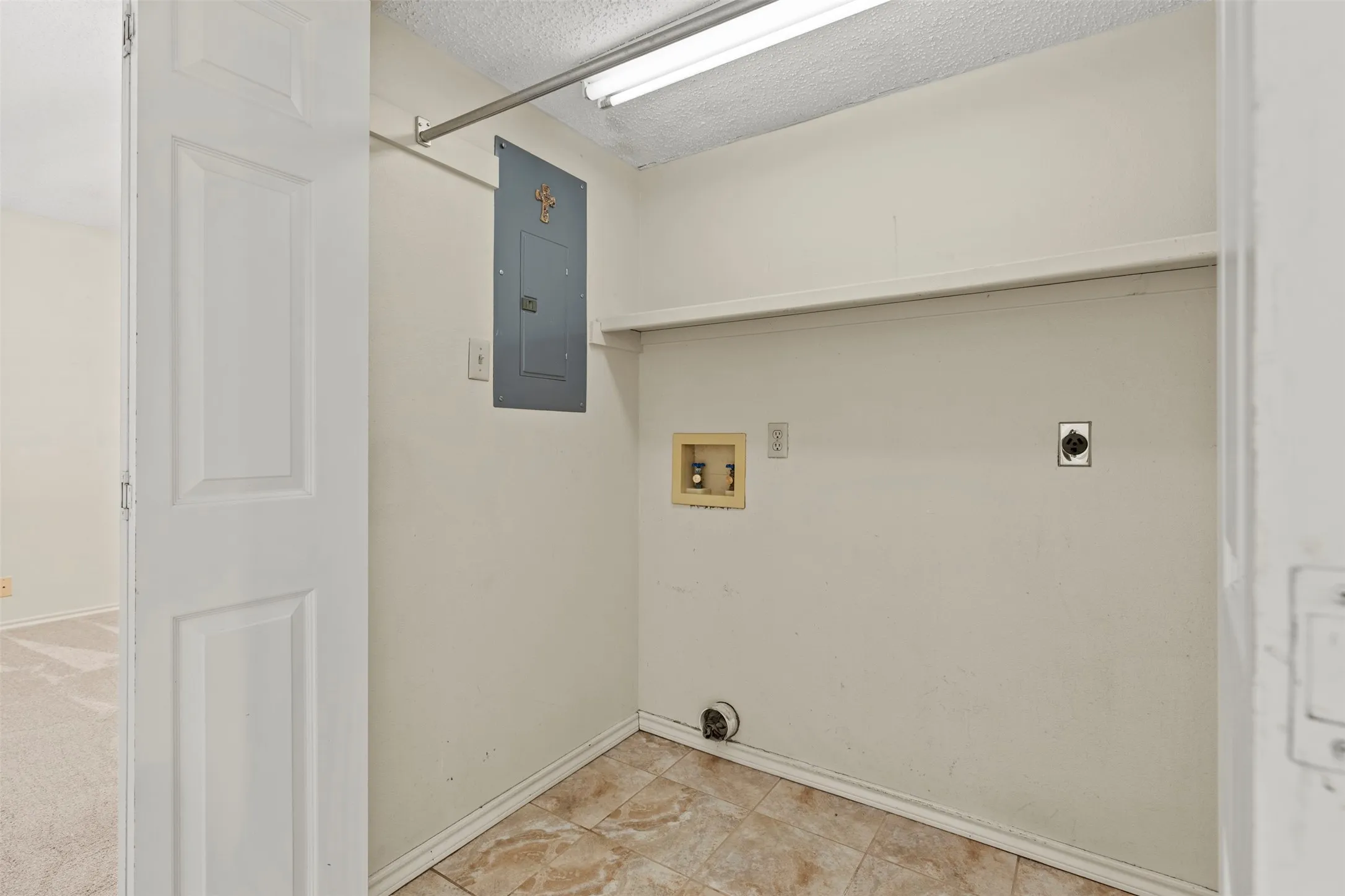Townhouse For Sale in Grayson County , 14 Village Green Court, Denison, Texas 75020, 3 Bedroom, 3 Bathroom, 2 Garage spaces, 1,578 Sqft, built in 1991, mls#21378952, Real Estate Agent in Denison, Homes For Sale in Grayson county, Homes For Sale in Denison, Realtor in Denison Texas, Real Estate Brokerage Independent Realty Texas, Luminita Cordes Realtor