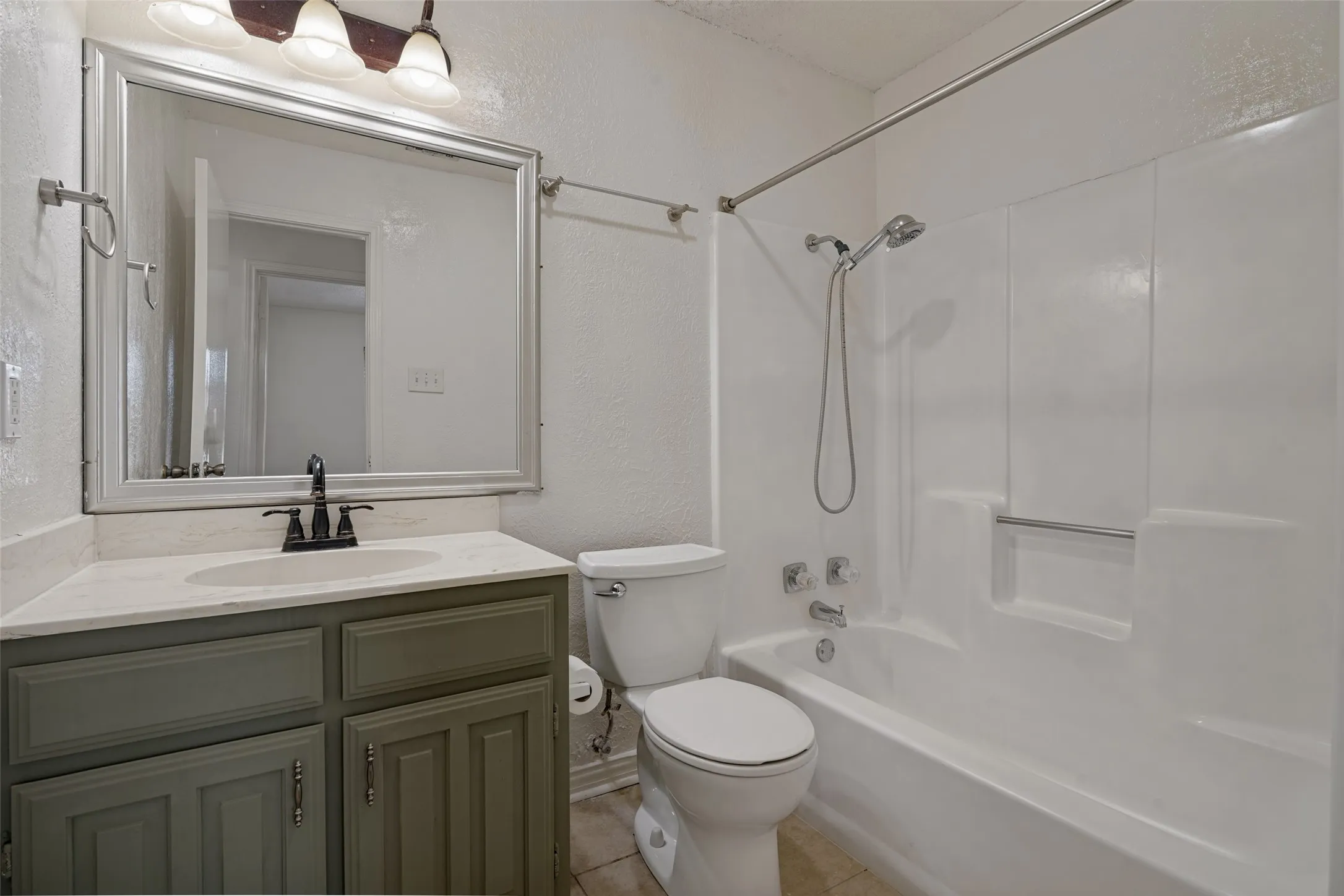 Hall Bathroom conveniently located by bath 2 and 3.