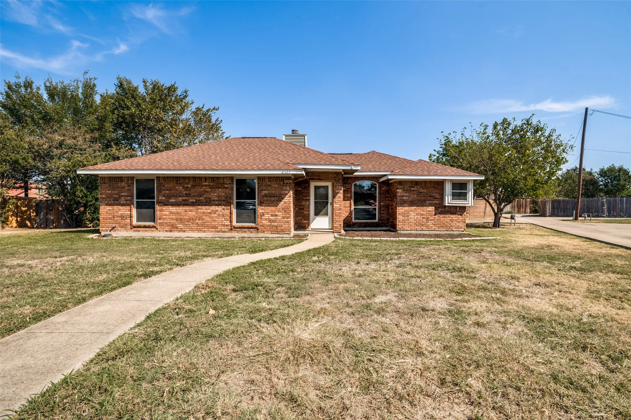 Single Family Residence For Sale in Dallas County , 6527 Leasa Court, Sachse, Texas 75048, 3 Bedroom, 2 Bathroom, 2 Garage spaces, 1,121 Sqft, built in 1985, mls#21385978, Real Estate Agent in Sachse, Homes For Sale in Dallas county, Homes For Sale in Sachse, Realtor in Sachse Texas, Real Estate Brokerage Independent Realty Texas, Luminita Cordes Realtor