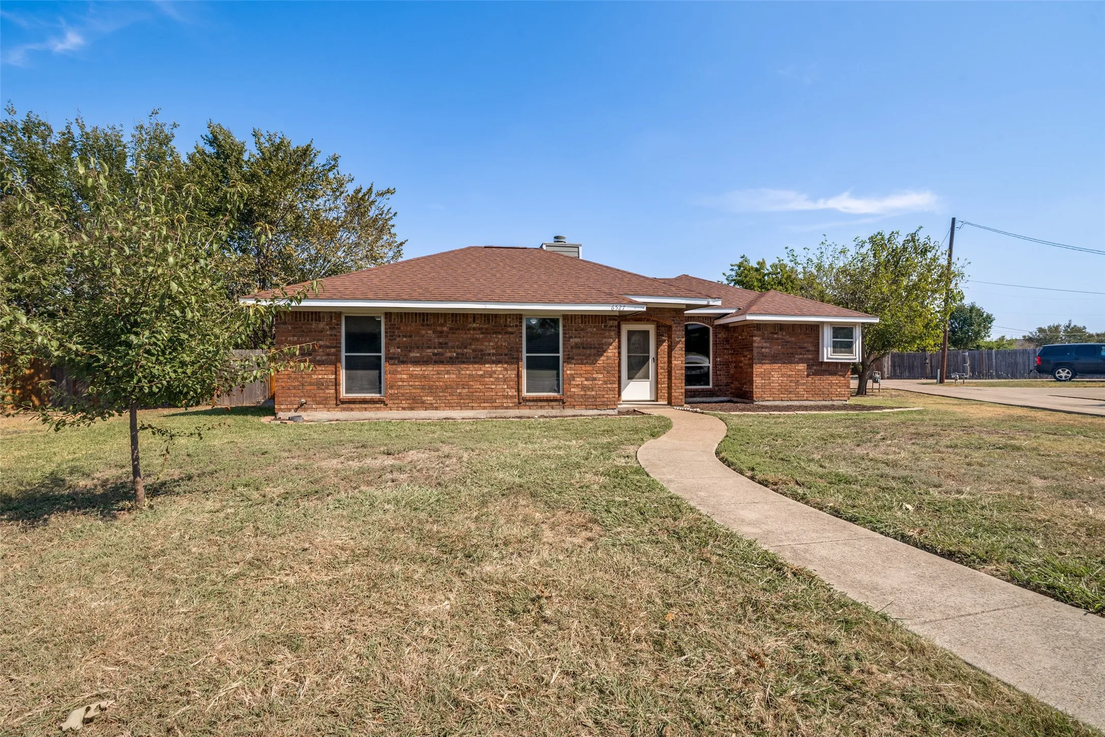 Single Family Residence For Sale in Dallas County , 6527 Leasa Court, Sachse, Texas 75048, 3 Bedroom, 2 Bathroom, 2 Garage spaces, 1,121 Sqft, built in 1985, mls#21385978, Real Estate Agent in Sachse, Homes For Sale in Dallas county, Homes For Sale in Sachse, Realtor in Sachse Texas, Real Estate Brokerage Independent Realty Texas, Luminita Cordes Realtor