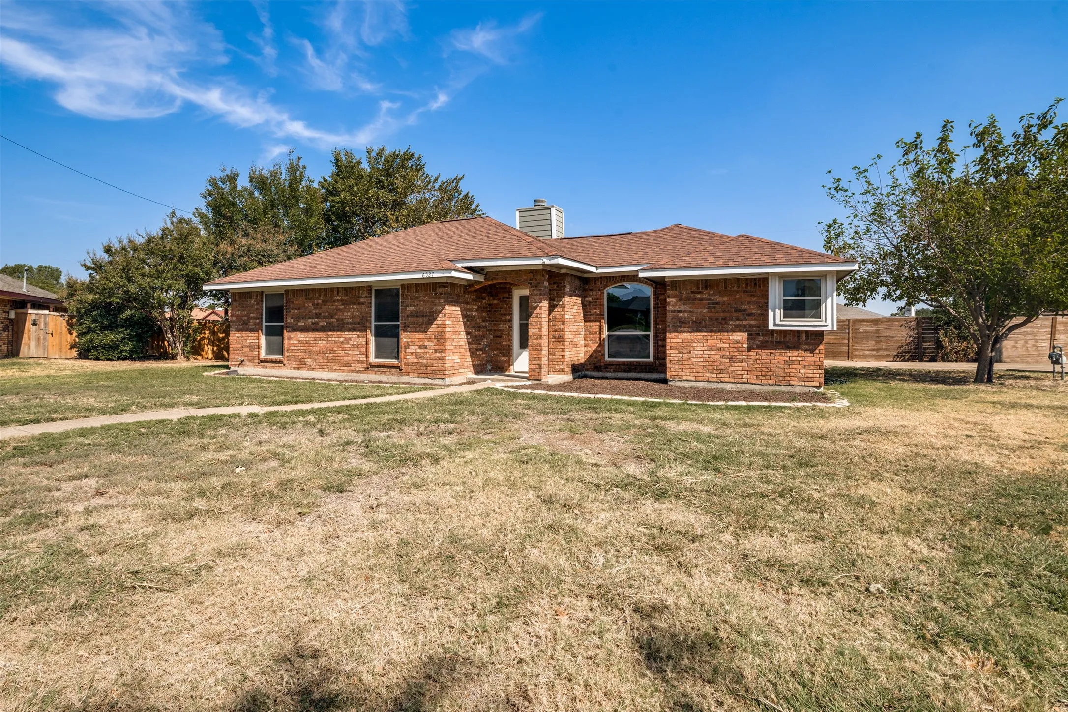 Single Family Residence For Sale in Dallas County , 6527 Leasa Court, Sachse, Texas 75048, 3 Bedroom, 2 Bathroom, 2 Garage spaces, 1,121 Sqft, built in 1985, mls#21385978, Real Estate Agent in Sachse, Homes For Sale in Dallas county, Homes For Sale in Sachse, Realtor in Sachse Texas, Real Estate Brokerage Independent Realty Texas, Luminita Cordes Realtor