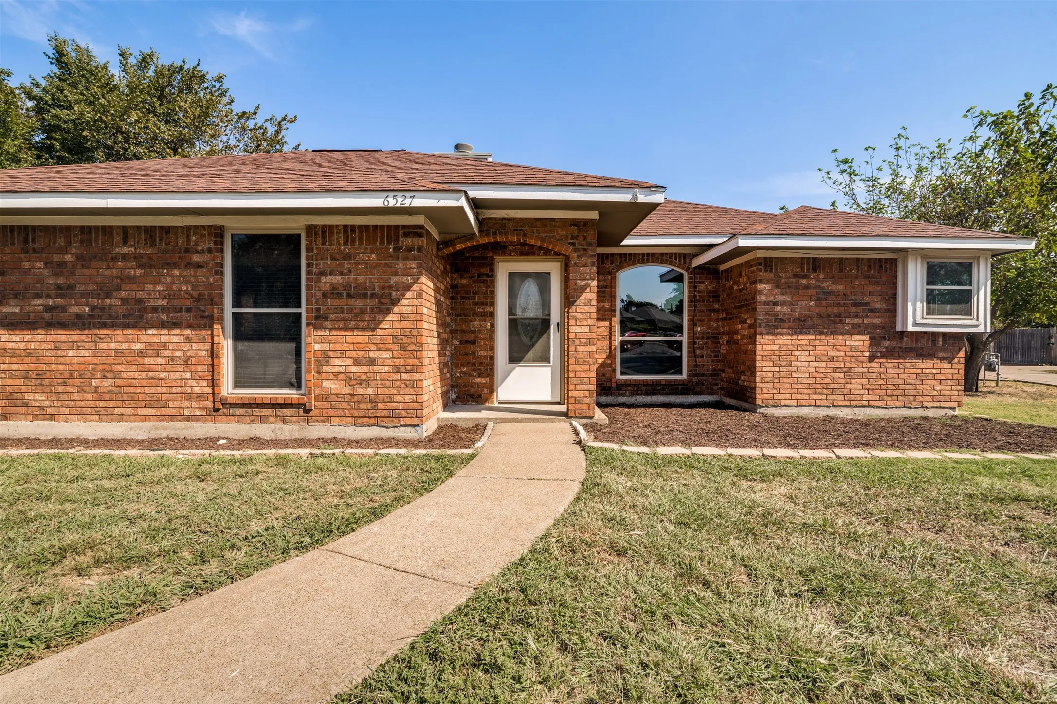 Single Family Residence For Sale in Dallas County , 6527 Leasa Court, Sachse, Texas 75048, 3 Bedroom, 2 Bathroom, 2 Garage spaces, 1,121 Sqft, built in 1985, mls#21385978, Real Estate Agent in Sachse, Homes For Sale in Dallas county, Homes For Sale in Sachse, Realtor in Sachse Texas, Real Estate Brokerage Independent Realty Texas, Luminita Cordes Realtor