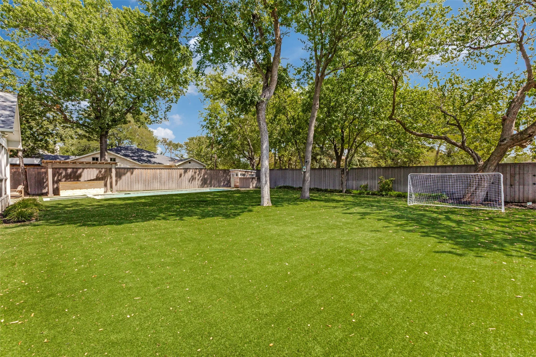 Single Family Residence For Sale in Dallas County , 8350 Santa Clara Drive, Dallas, Texas 75218, 4 Bedroom, 3 Bathroom, 2 Garage spaces, 3,709 Sqft, built in 1950, mls#21383404, Real Estate Agent in Dallas, Homes For Sale in Dallas county, Homes For Sale in Dallas, Realtor in Dallas Texas, Real Estate Brokerage Independent Realty Texas, Luminita Cordes Realtor