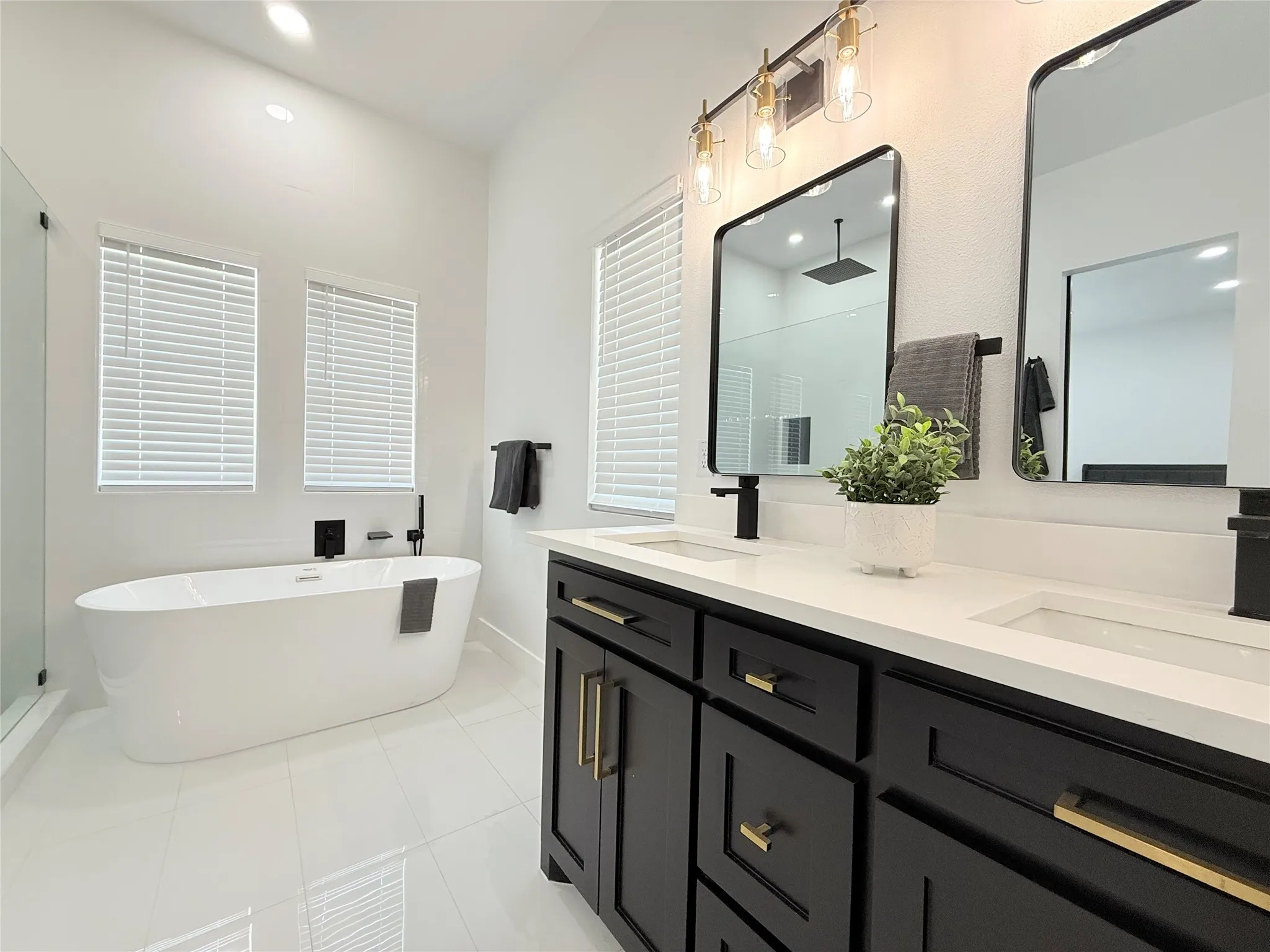 Single Family Residence For Rent in Dallas County , 4602 Sycamore Street, Dallas, Texas 75204, 4 Bedroom, 4 Bathroom, 2 Garage spaces, 3,000 Sqft, built in 2024, mls#21390211, Real Estate Agent in Dallas, Homes For Rent in Dallas county, Homes For Rent in Dallas, Realtor in Dallas Texas, Real Estate Brokerage Independent Realty Texas, Luminita Cordes Realtor