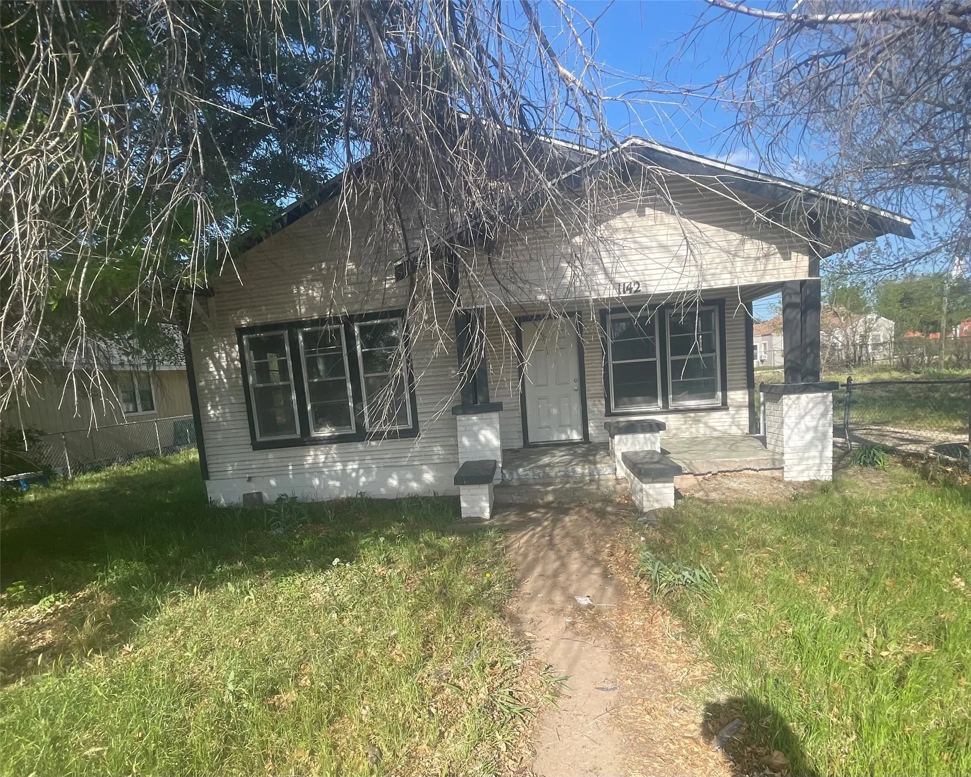 Single Family Residence For Rent in Taylor County , 1142 Grape Street, Abilene, Texas 79601, 3 Bedroom, 2 Bathroom, Garage spaces, 1,468 Sqft, built in 1930, mls#21390213, Real Estate Agent in Abilene, Homes For Rent in Taylor county, Homes For Rent in Abilene, Realtor in Abilene Texas, Real Estate Brokerage Independent Realty Texas, Luminita Cordes Realtor