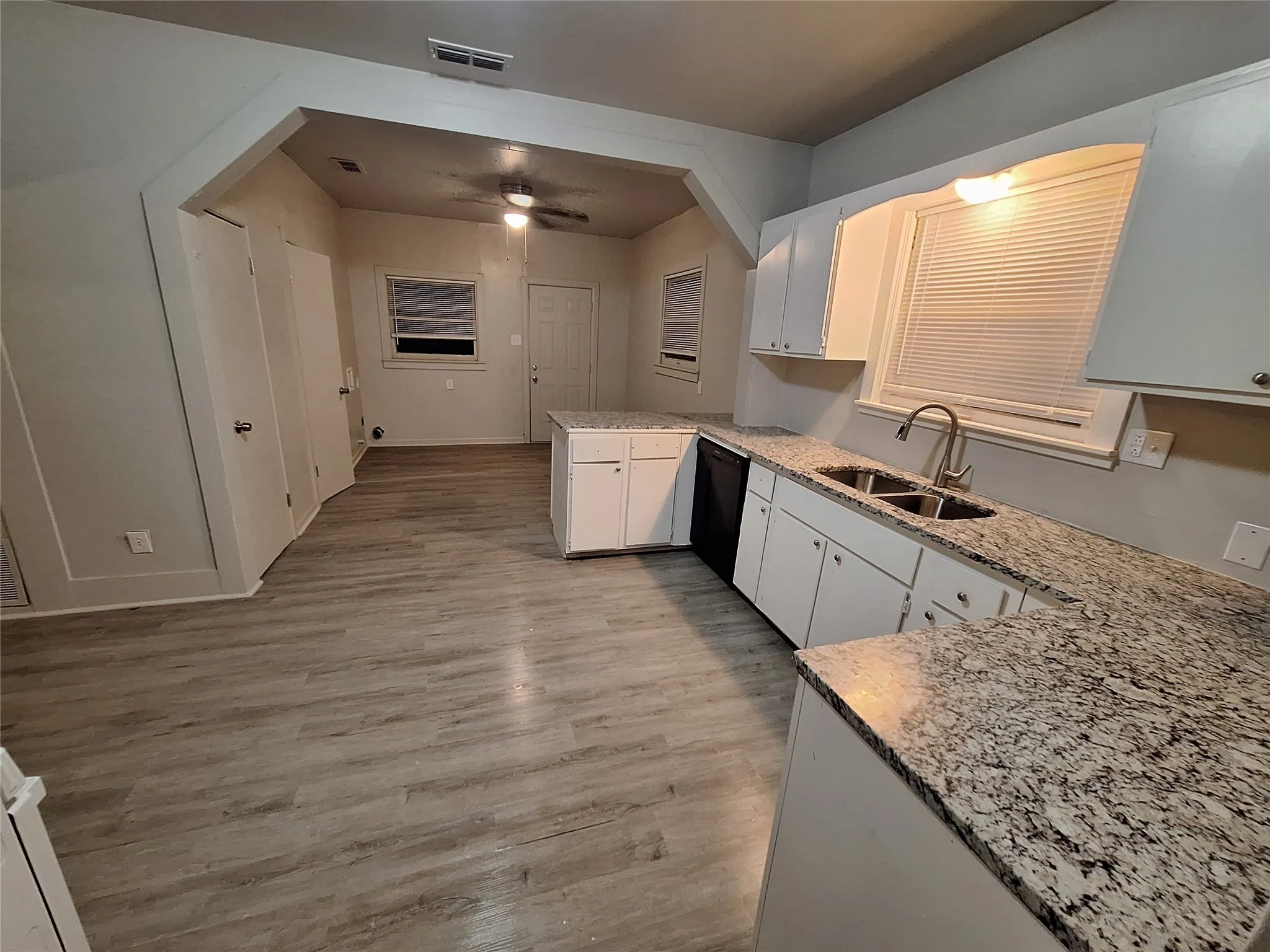 Single Family Residence For Rent in Taylor County , 1142 Grape Street, Abilene, Texas 79601, 3 Bedroom, 2 Bathroom, Garage spaces, 1,468 Sqft, built in 1930, mls#21390213, Real Estate Agent in Abilene, Homes For Rent in Taylor county, Homes For Rent in Abilene, Realtor in Abilene Texas, Real Estate Brokerage Independent Realty Texas, Luminita Cordes Realtor
