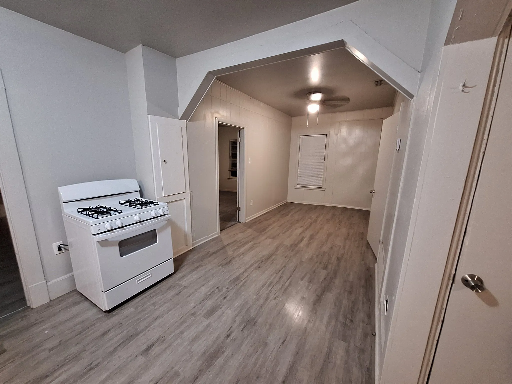 Single Family Residence For Rent in Taylor County , 1142 Grape Street, Abilene, Texas 79601, 3 Bedroom, 2 Bathroom, Garage spaces, 1,468 Sqft, built in 1930, mls#21390213, Real Estate Agent in Abilene, Homes For Rent in Taylor county, Homes For Rent in Abilene, Realtor in Abilene Texas, Real Estate Brokerage Independent Realty Texas, Luminita Cordes Realtor