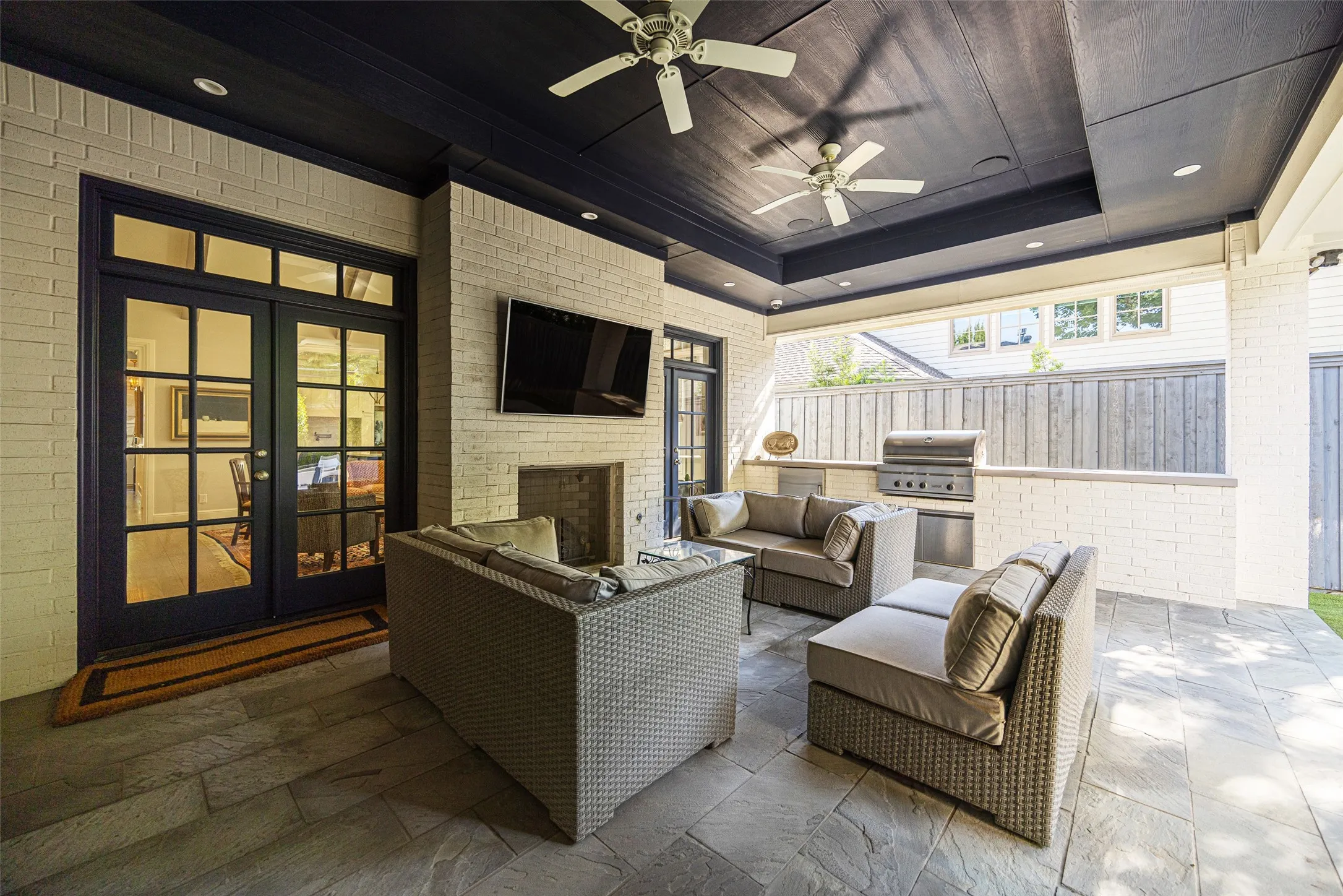 Single Family Residence For Sale in Dallas County , 5718 W Hanover Avenue, Dallas, Texas 75209, 4 Bedroom, 4 Bathroom, 2 Garage spaces, 3,213 Sqft, built in 2015, mls#21387687, Real Estate Agent in Dallas, Homes For Sale in Dallas county, Homes For Sale in Dallas, Realtor in Dallas Texas, Real Estate Brokerage Independent Realty Texas, Luminita Cordes Realtor