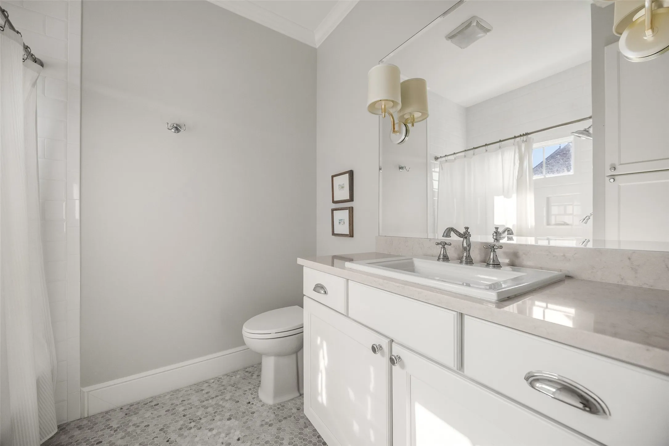 Single Family Residence For Sale in Dallas County , 5718 W Hanover Avenue, Dallas, Texas 75209, 4 Bedroom, 4 Bathroom, 2 Garage spaces, 3,213 Sqft, built in 2015, mls#21387687, Real Estate Agent in Dallas, Homes For Sale in Dallas county, Homes For Sale in Dallas, Realtor in Dallas Texas, Real Estate Brokerage Independent Realty Texas, Luminita Cordes Realtor