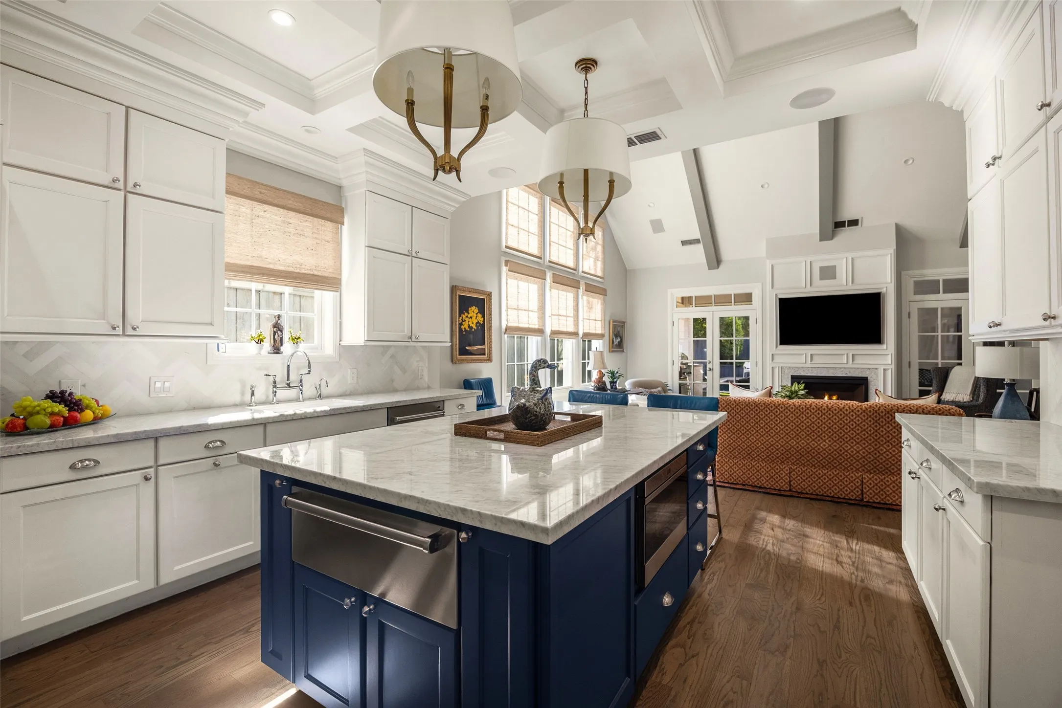 Single Family Residence For Sale in Dallas County , 5718 W Hanover Avenue, Dallas, Texas 75209, 4 Bedroom, 4 Bathroom, 2 Garage spaces, 3,213 Sqft, built in 2015, mls#21387687, Real Estate Agent in Dallas, Homes For Sale in Dallas county, Homes For Sale in Dallas, Realtor in Dallas Texas, Real Estate Brokerage Independent Realty Texas, Luminita Cordes Realtor