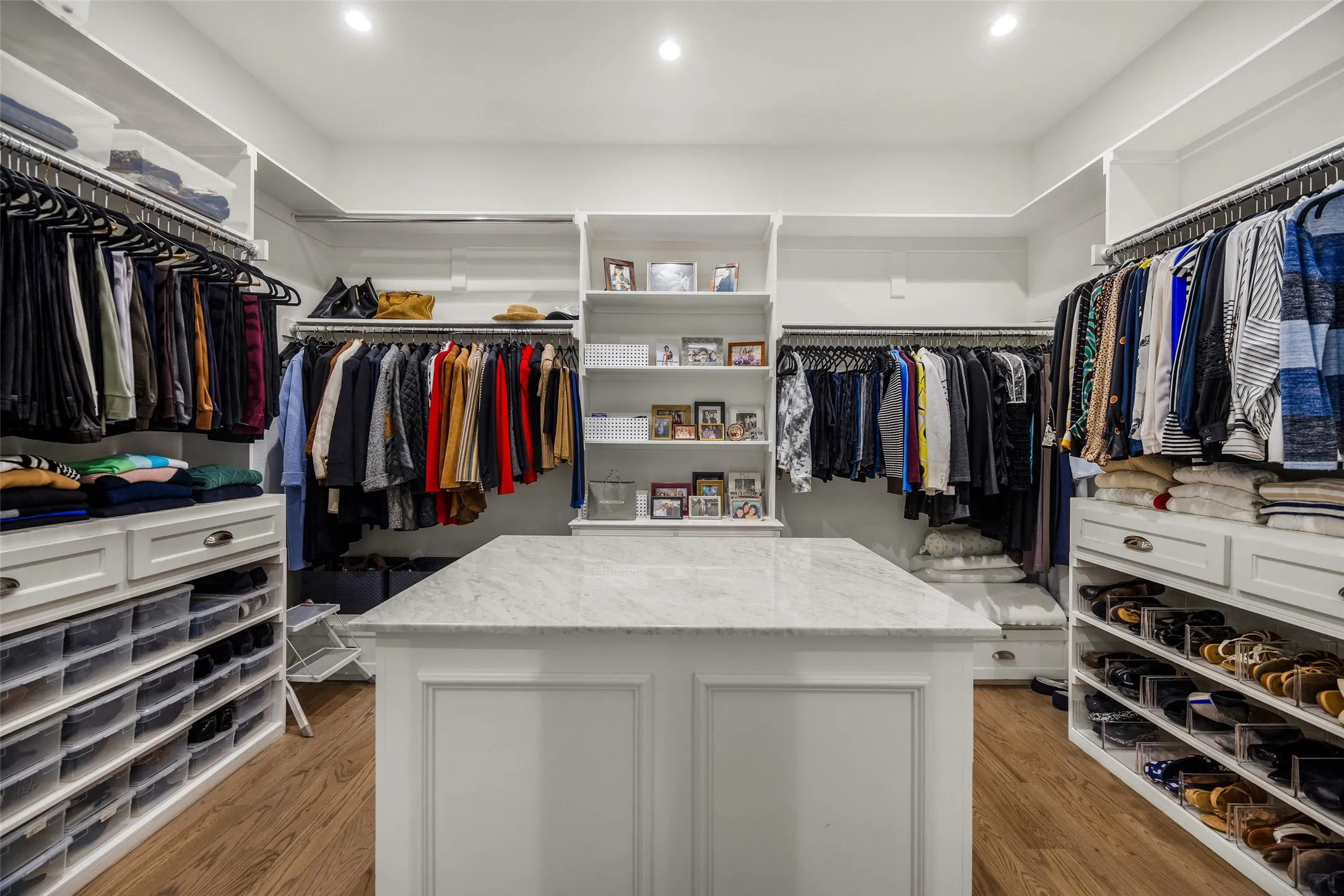 Single Family Residence For Sale in Dallas County , 5718 W Hanover Avenue, Dallas, Texas 75209, 4 Bedroom, 4 Bathroom, 2 Garage spaces, 3,213 Sqft, built in 2015, mls#21387687, Real Estate Agent in Dallas, Homes For Sale in Dallas county, Homes For Sale in Dallas, Realtor in Dallas Texas, Real Estate Brokerage Independent Realty Texas, Luminita Cordes Realtor