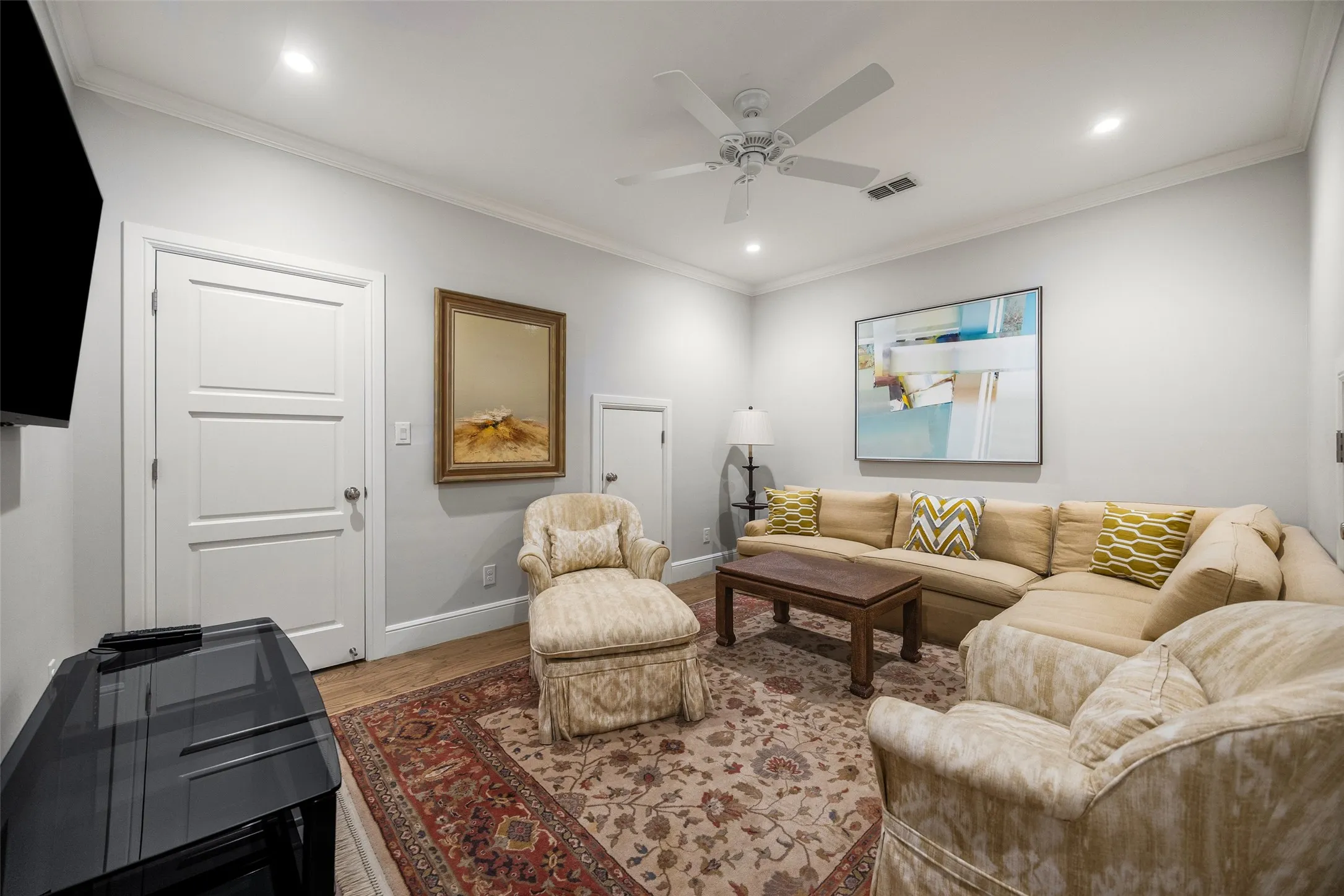 Single Family Residence For Sale in Dallas County , 5718 W Hanover Avenue, Dallas, Texas 75209, 4 Bedroom, 4 Bathroom, 2 Garage spaces, 3,213 Sqft, built in 2015, mls#21387687, Real Estate Agent in Dallas, Homes For Sale in Dallas county, Homes For Sale in Dallas, Realtor in Dallas Texas, Real Estate Brokerage Independent Realty Texas, Luminita Cordes Realtor