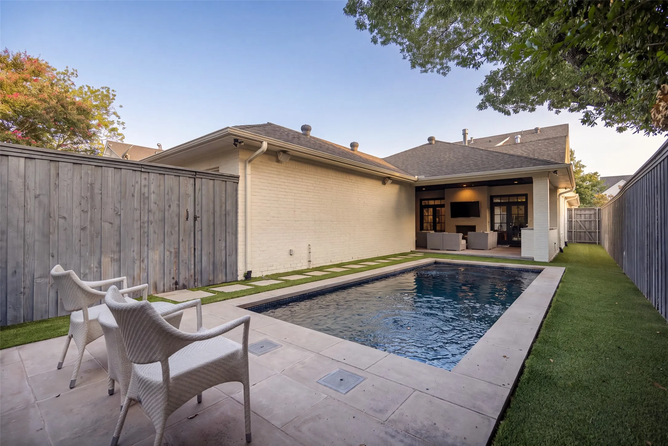 Single Family Residence For Sale in Dallas County , 5718 W Hanover Avenue, Dallas, Texas 75209, 4 Bedroom, 4 Bathroom, 2 Garage spaces, 3,213 Sqft, built in 2015, mls#21387687, Real Estate Agent in Dallas, Homes For Sale in Dallas county, Homes For Sale in Dallas, Realtor in Dallas Texas, Real Estate Brokerage Independent Realty Texas, Luminita Cordes Realtor