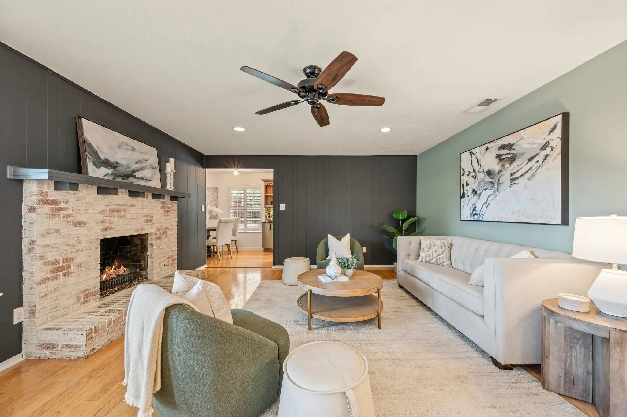 Single Family Residence For Sale in Dallas County , 12450 Wood Manor Circle, Farmers Branch, Texas 75234, 3 Bedroom, 2 Bathroom, 2 Garage spaces, 1,814 Sqft, built in 1967, mls#21389108, Real Estate Agent in Farmers Branch, Homes For Sale in Dallas county, Homes For Sale in Farmers Branch, Realtor in Farmers Branch Texas, Real Estate Brokerage Independent Realty Texas, Luminita Cordes Realtor