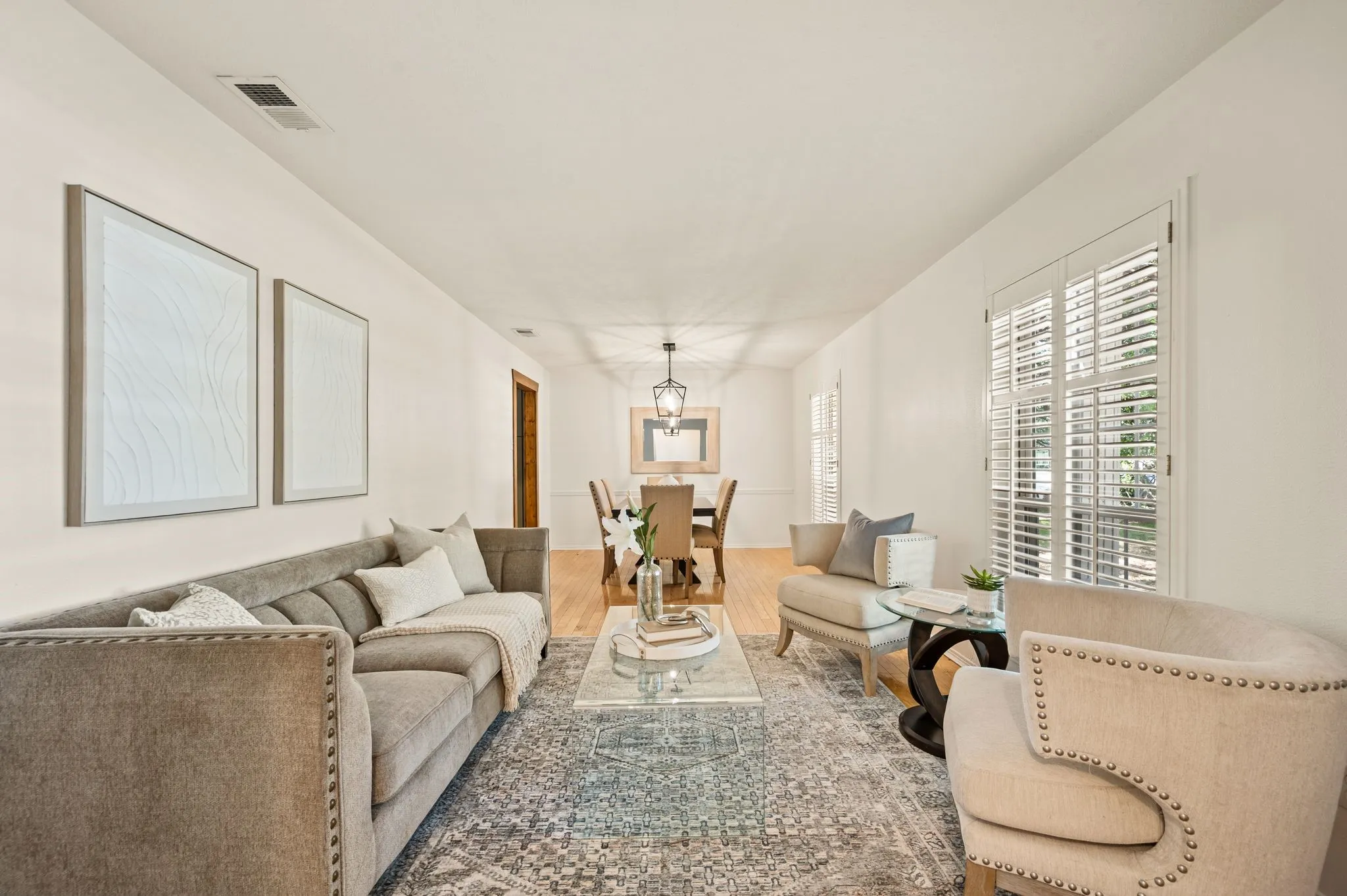 Single Family Residence For Sale in Dallas County , 12450 Wood Manor Circle, Farmers Branch, Texas 75234, 3 Bedroom, 2 Bathroom, 2 Garage spaces, 1,814 Sqft, built in 1967, mls#21389108, Real Estate Agent in Farmers Branch, Homes For Sale in Dallas county, Homes For Sale in Farmers Branch, Realtor in Farmers Branch Texas, Real Estate Brokerage Independent Realty Texas, Luminita Cordes Realtor