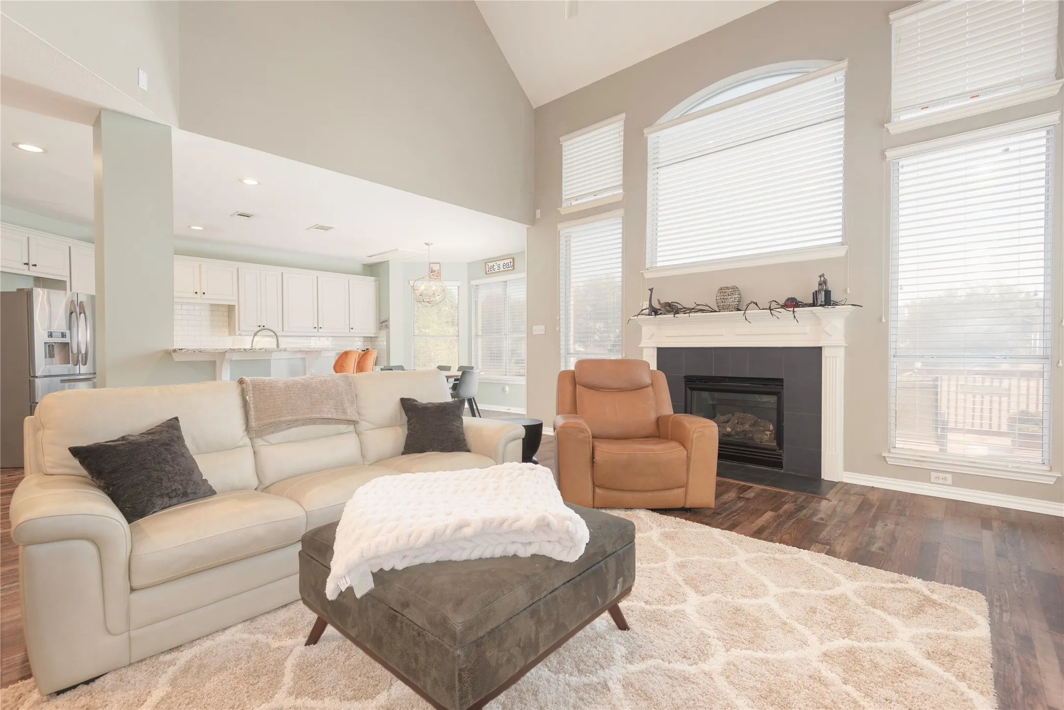 Single Family Residence For Sale in Denton County , 3013 Osage Lane, Denton, Texas 76210, 4 Bedroom, 4 Bathroom, 2 Garage spaces, 2,895 Sqft, built in 2000, mls#21358571, Real Estate Agent in Denton, Homes For Sale in Denton county, Homes For Sale in Denton, Realtor in Denton Texas, Real Estate Brokerage Independent Realty Texas, Luminita Cordes Realtor