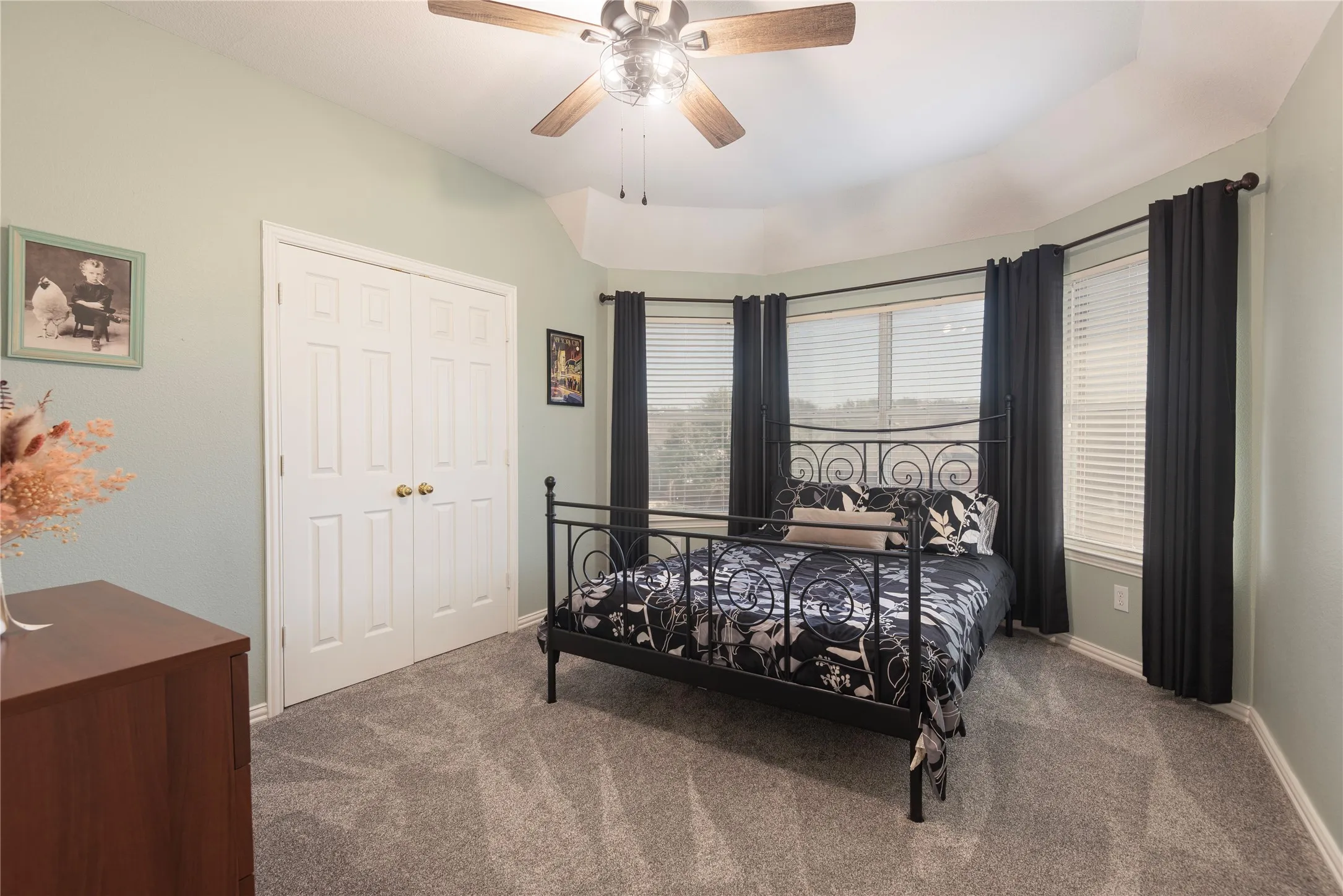 Single Family Residence For Sale in Denton County , 3013 Osage Lane, Denton, Texas 76210, 4 Bedroom, 4 Bathroom, 2 Garage spaces, 2,895 Sqft, built in 2000, mls#21358571, Real Estate Agent in Denton, Homes For Sale in Denton county, Homes For Sale in Denton, Realtor in Denton Texas, Real Estate Brokerage Independent Realty Texas, Luminita Cordes Realtor