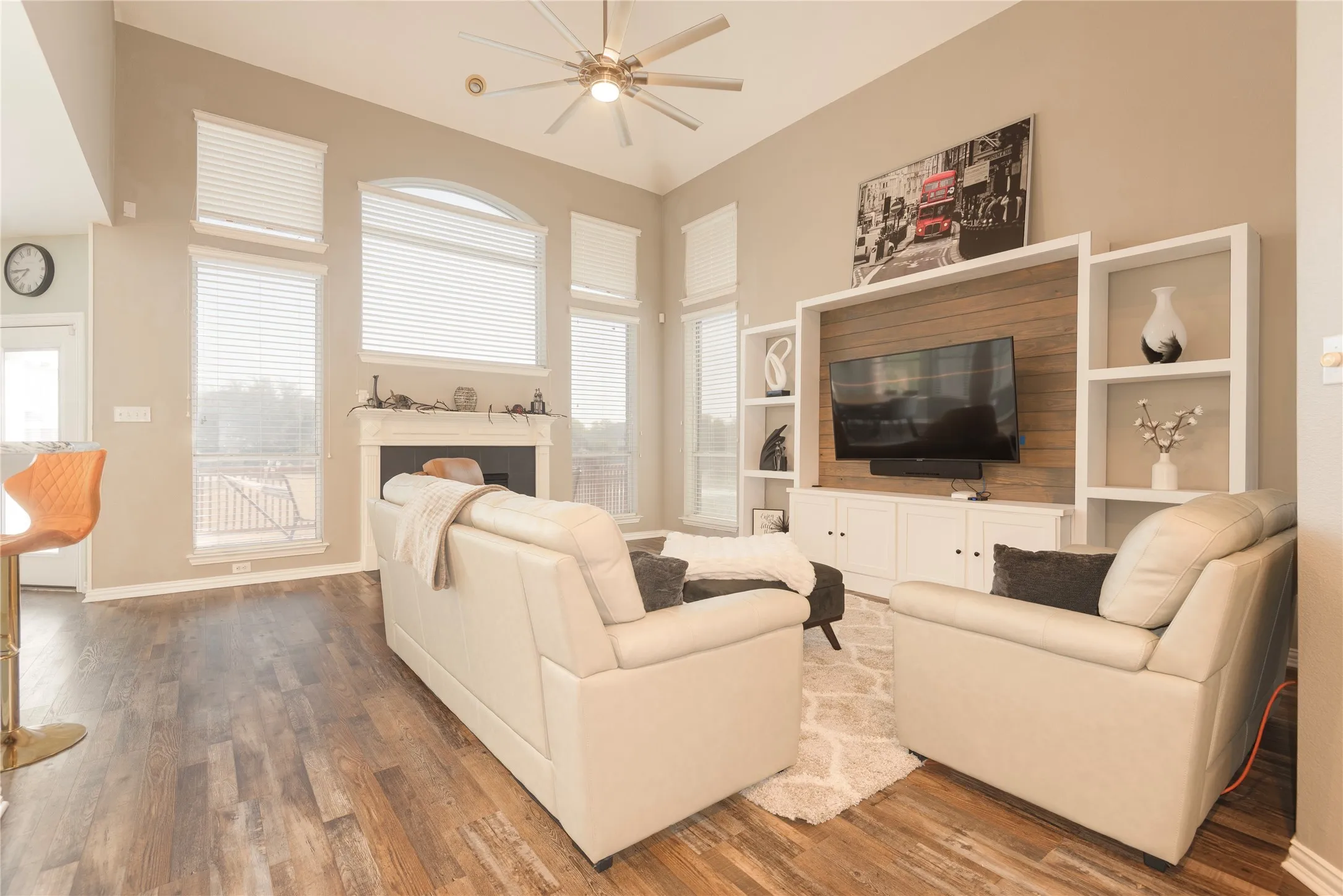Single Family Residence For Sale in Denton County , 3013 Osage Lane, Denton, Texas 76210, 4 Bedroom, 4 Bathroom, 2 Garage spaces, 2,895 Sqft, built in 2000, mls#21358571, Real Estate Agent in Denton, Homes For Sale in Denton county, Homes For Sale in Denton, Realtor in Denton Texas, Real Estate Brokerage Independent Realty Texas, Luminita Cordes Realtor